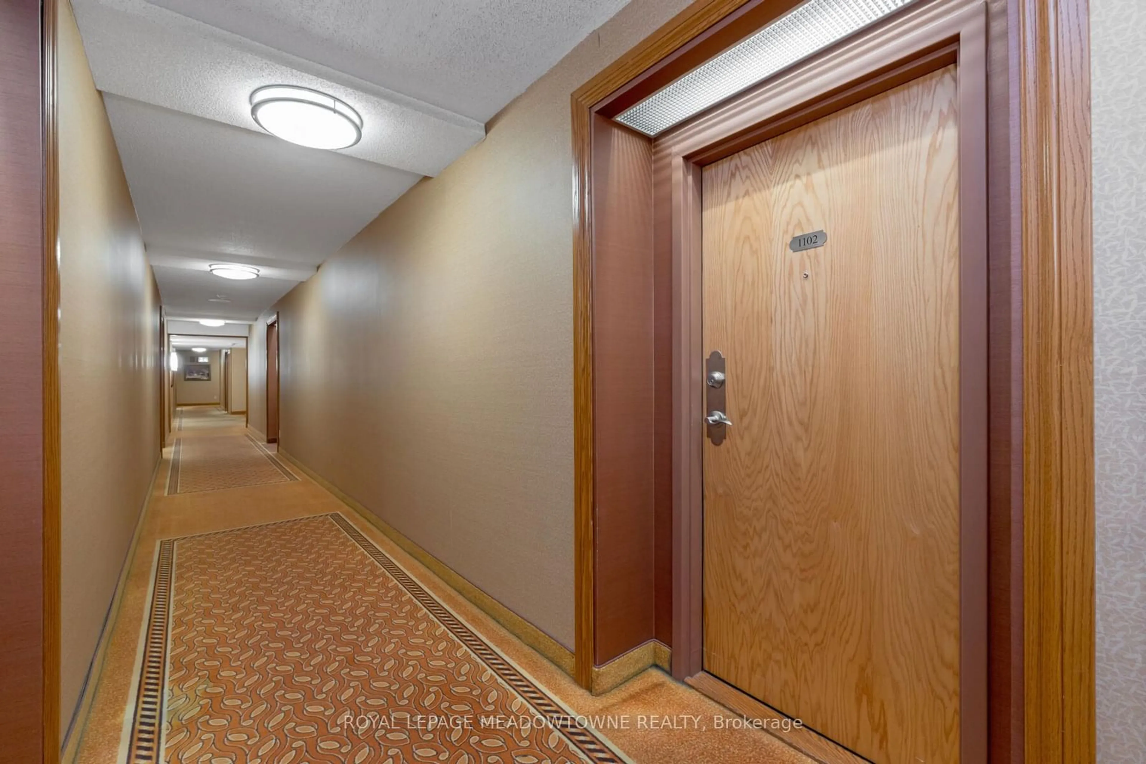 Indoor foyer for 310 Mill St #1102, Brampton Ontario L6Y 3B1