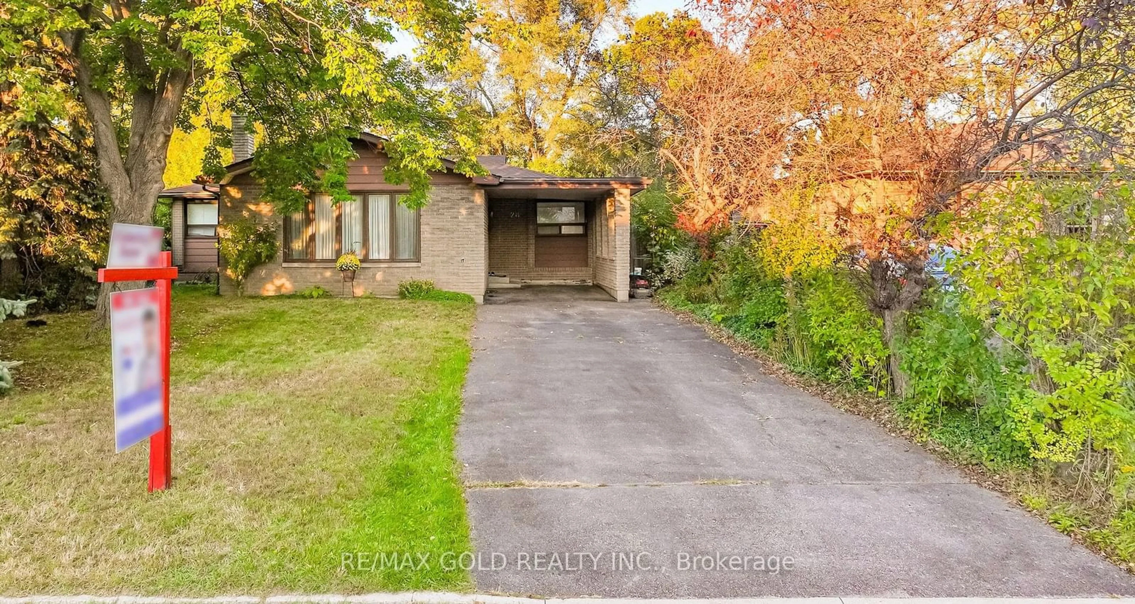 A pic from exterior of the house or condo, the street view for 28 Drury Cres, Brampton Ontario L6T 1L2