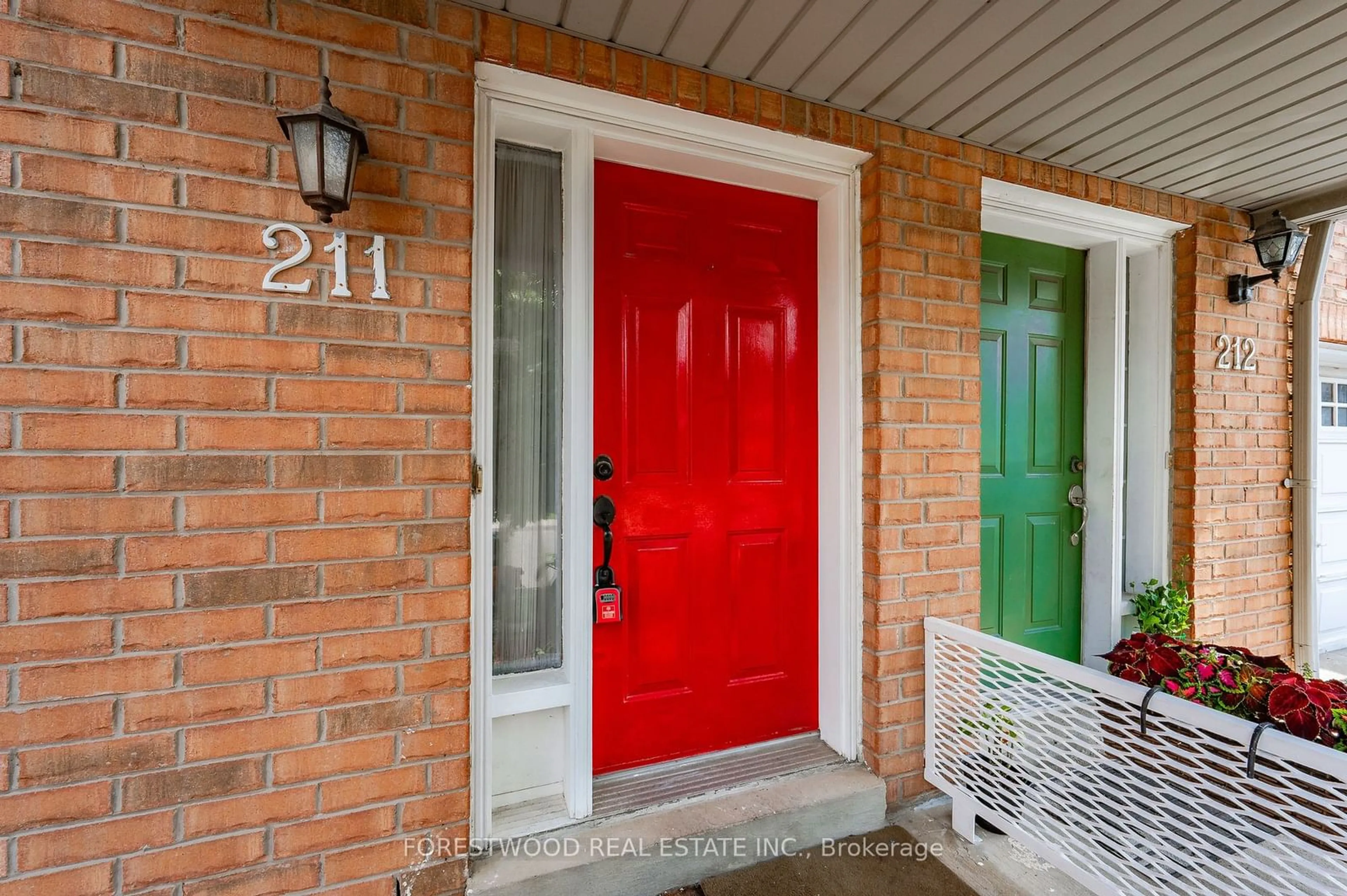 Indoor entryway for 80 Acorn Pl #211, Mississauga Ontario L4Z 4E6