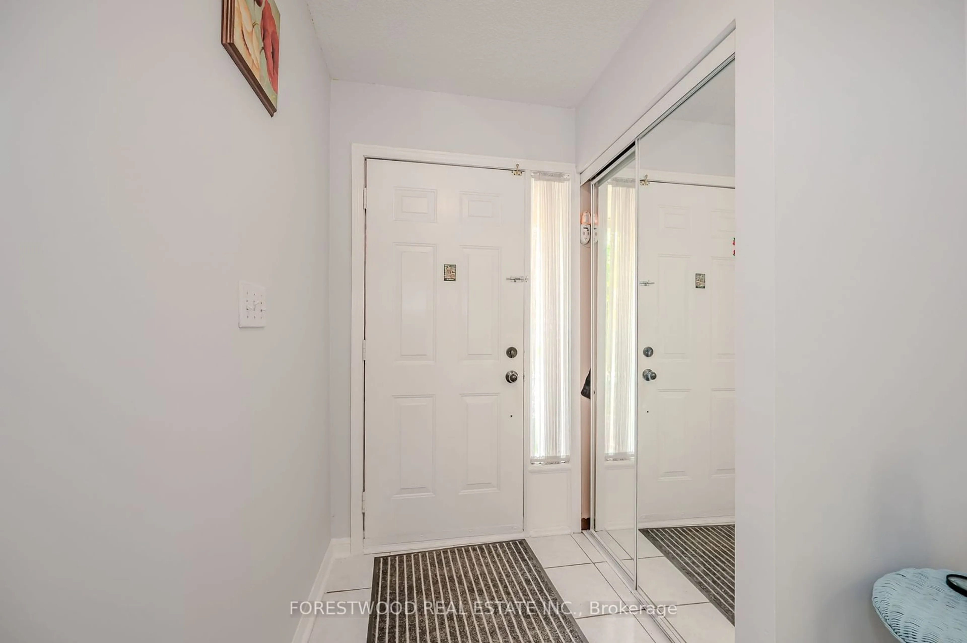 Indoor entryway for 80 Acorn Pl #211, Mississauga Ontario L4Z 4E6