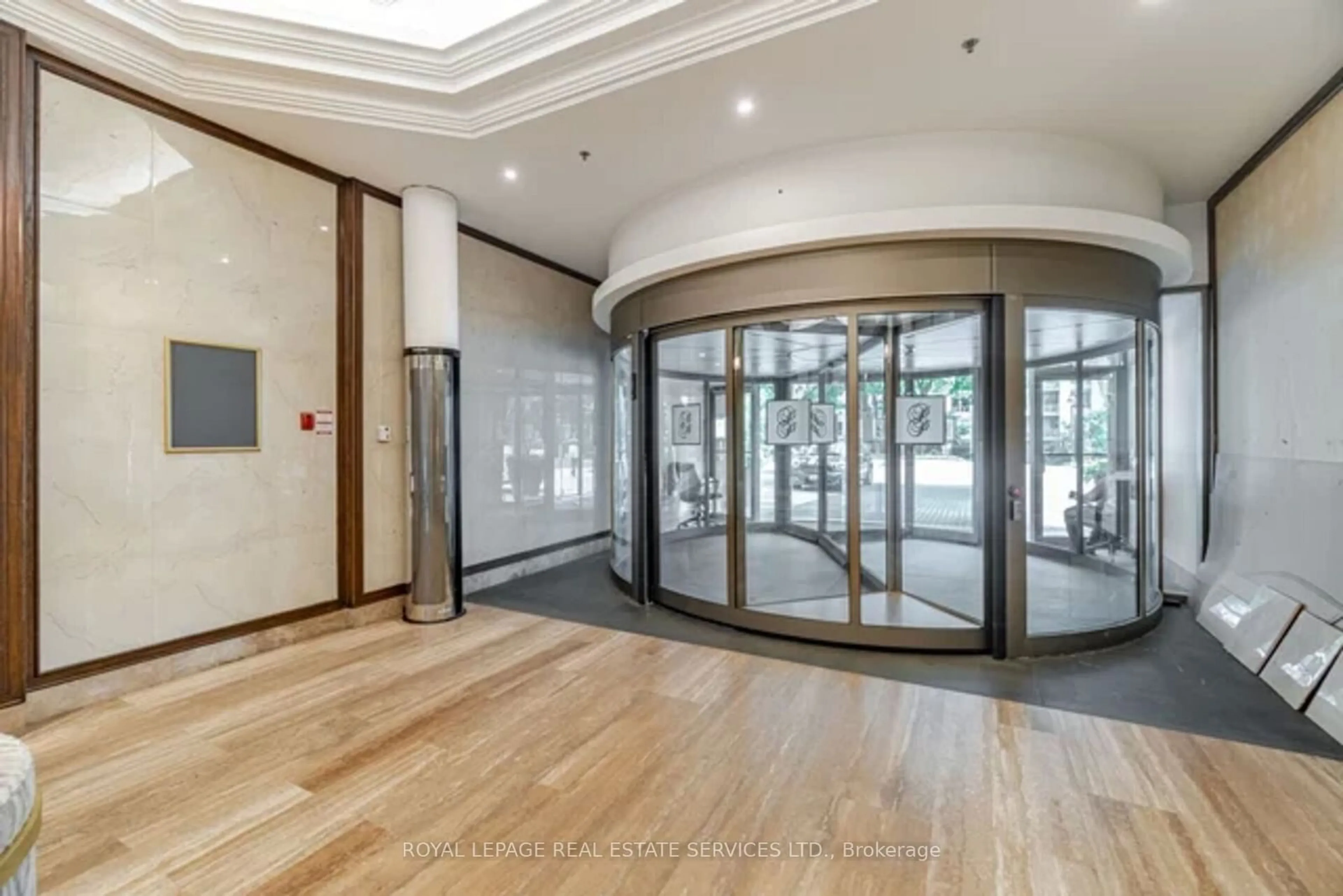 Indoor foyer, wood floors for 2045 Lake Shore Blvd #710, Toronto Ontario M8V 2Z6