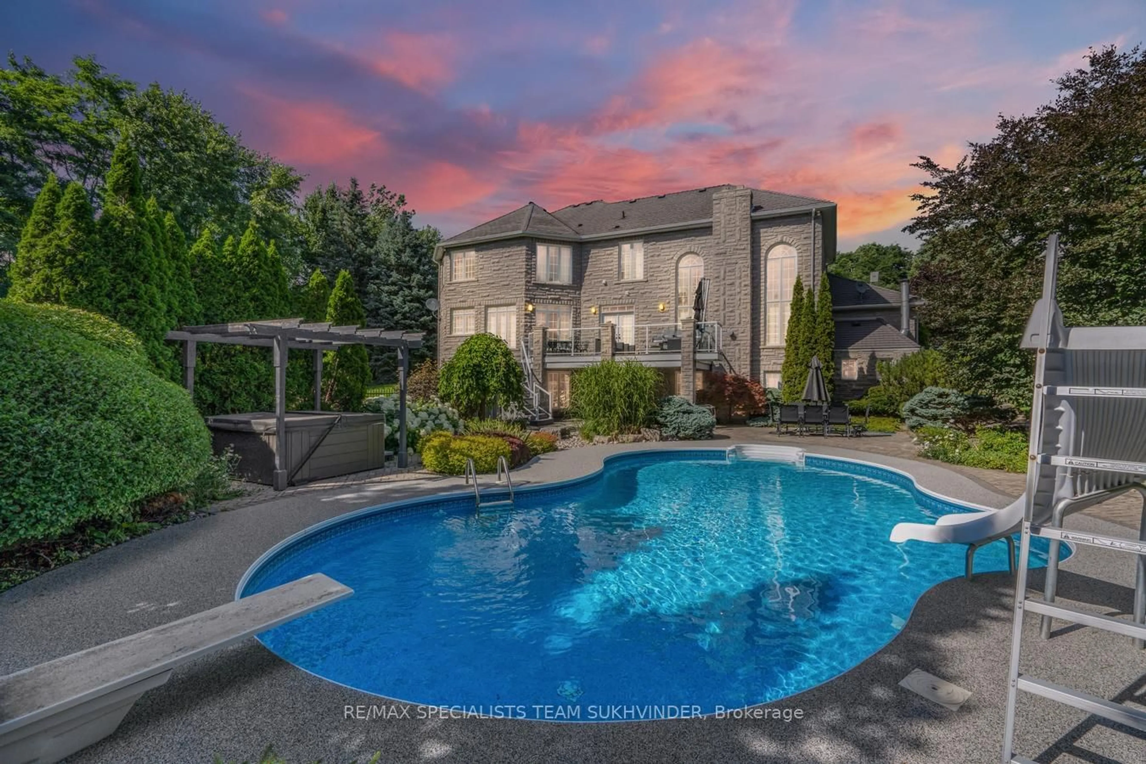 Indoor or outdoor pool for 4 Stonehart St, Caledon Ontario L7E 0B7