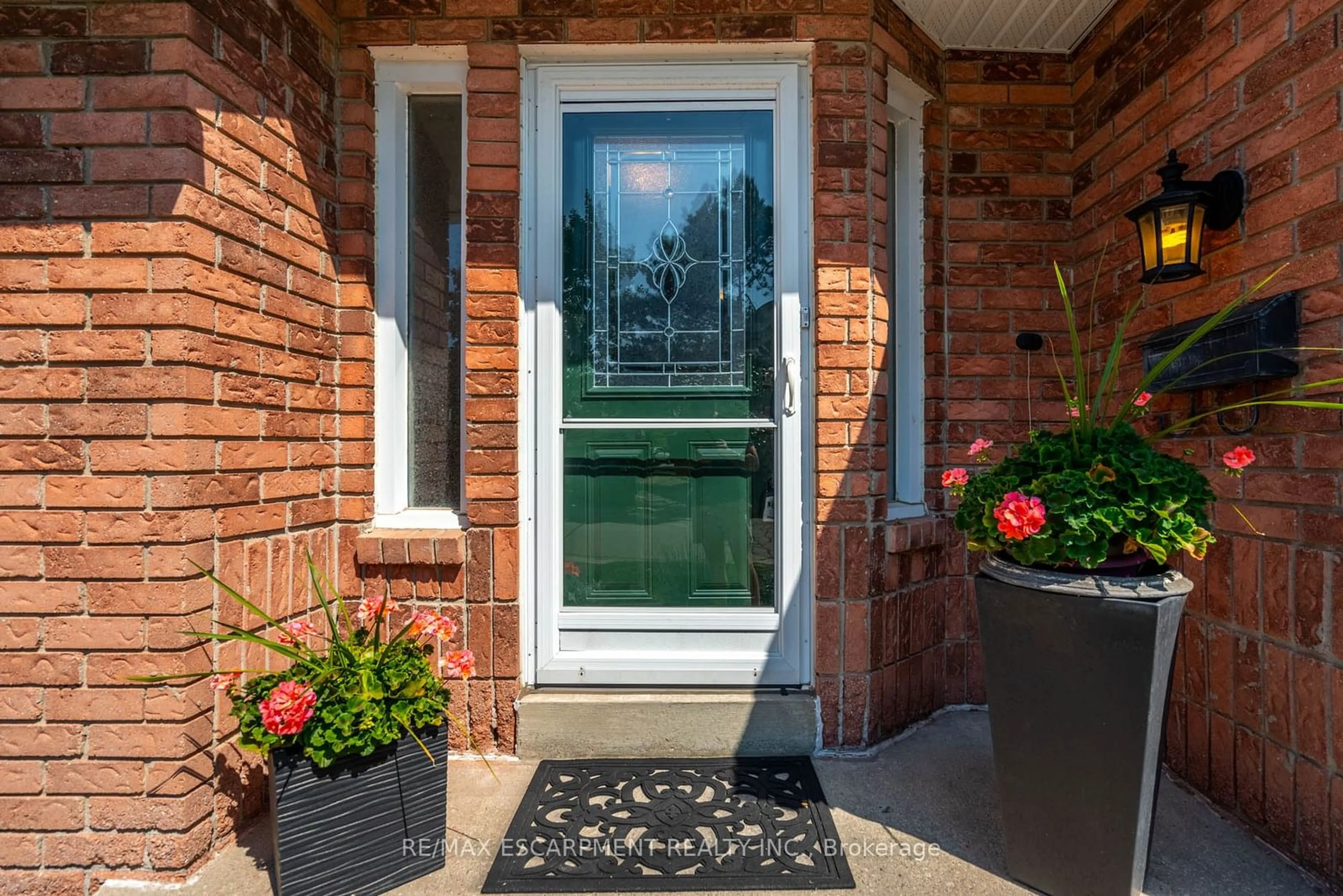 Indoor entryway, wood floors for 2155 Duncaster Dr #19, Burlington Ontario L7P 4R4