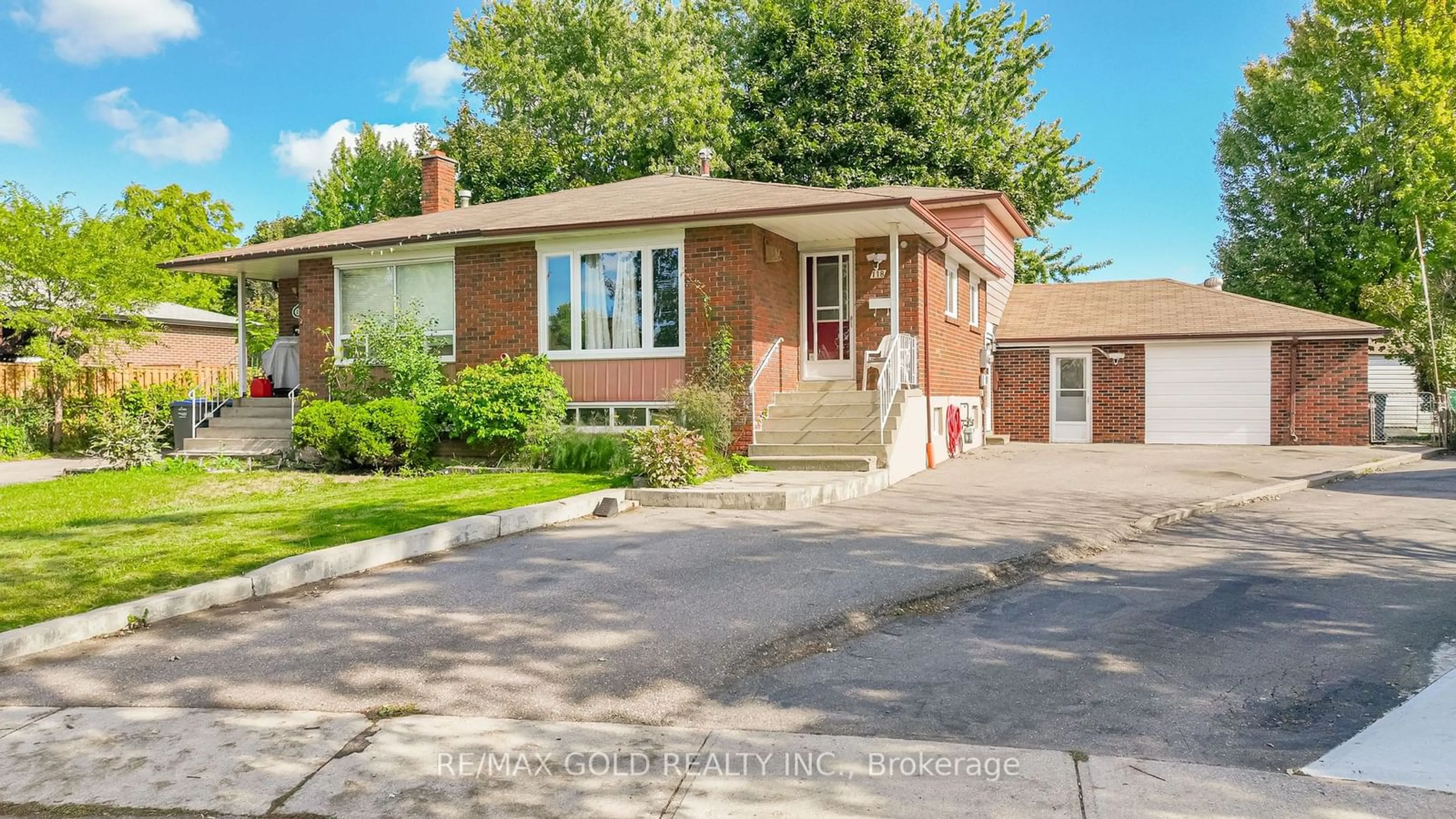 Frontside or backside of a home for 118 Earnscliffe, Brampton Ontario L6T 2B5