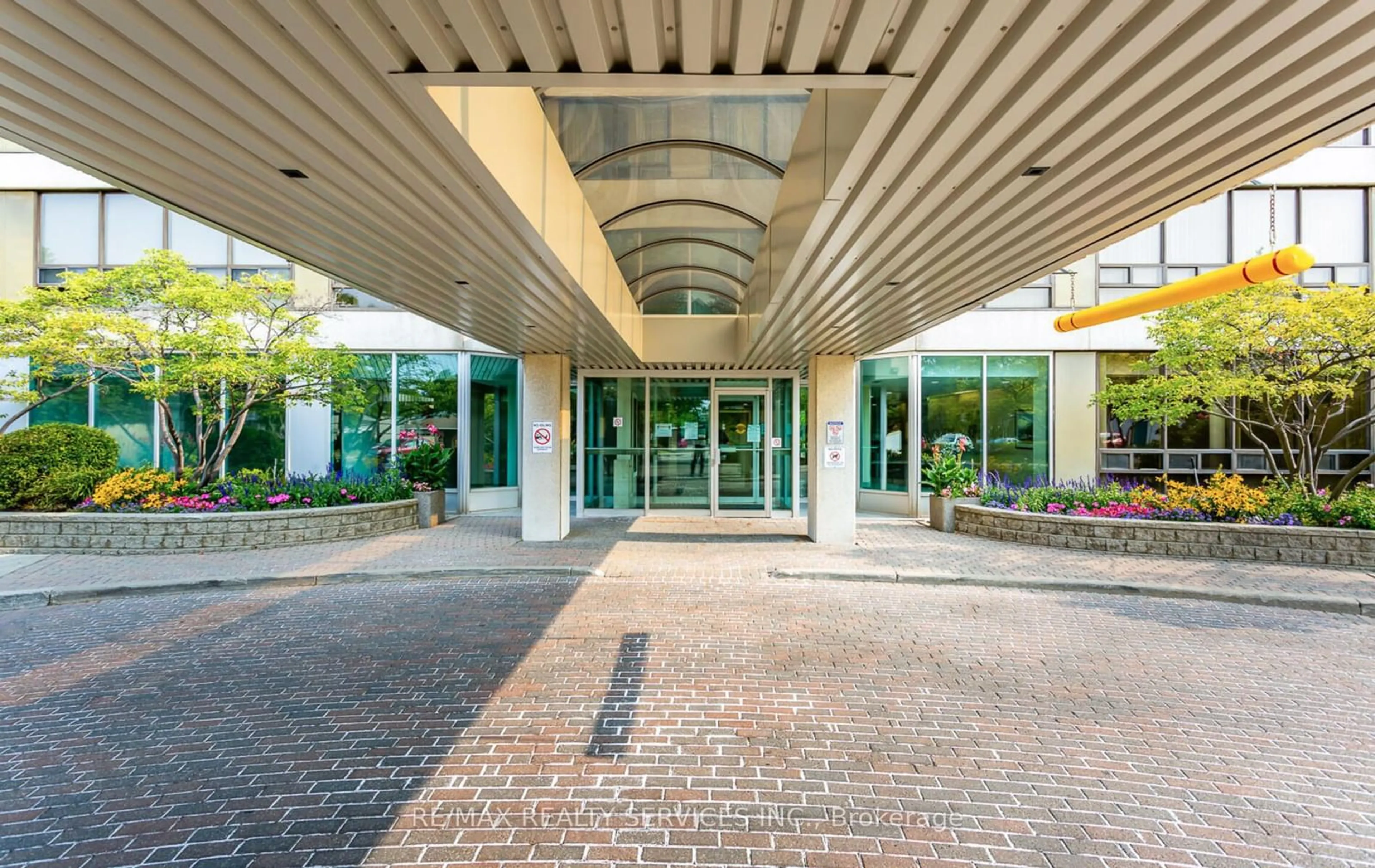 Indoor lobby, ceramic floors for 310 Mill St #1207, Brampton Ontario L6Y 3B1