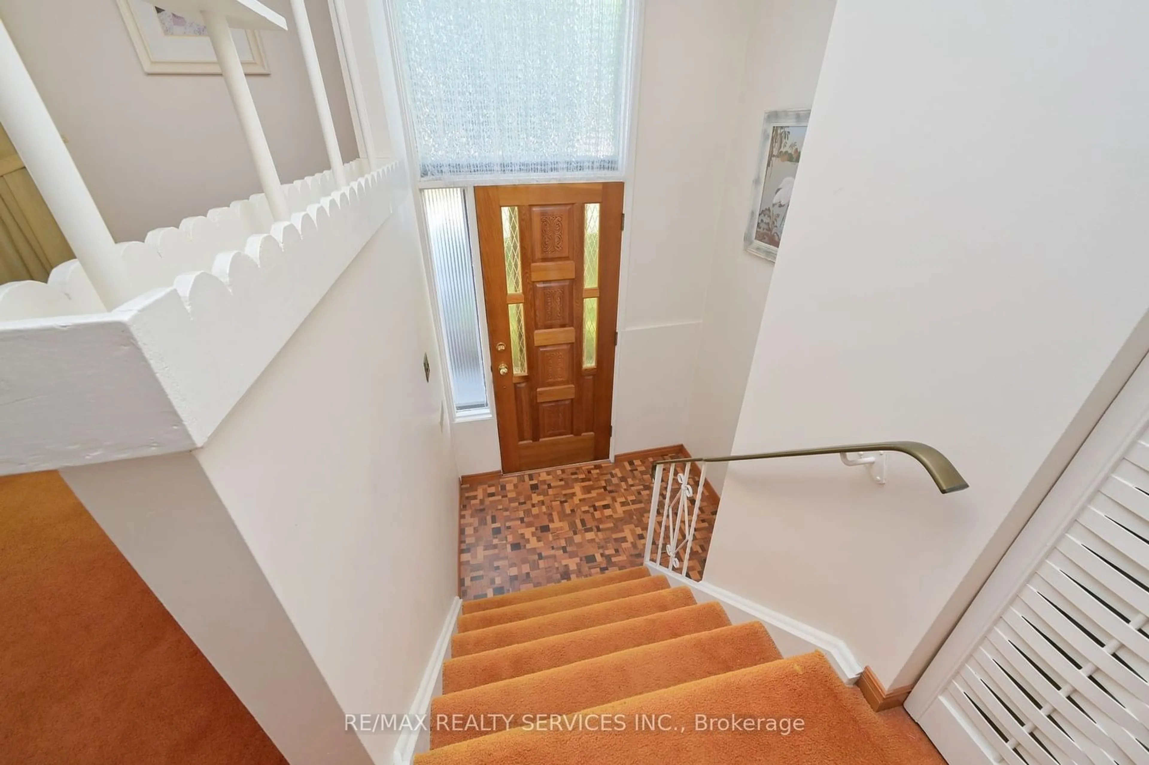 Indoor entryway, wood floors for 14 Ardglen Dr, Brampton Ontario L6W 1V2