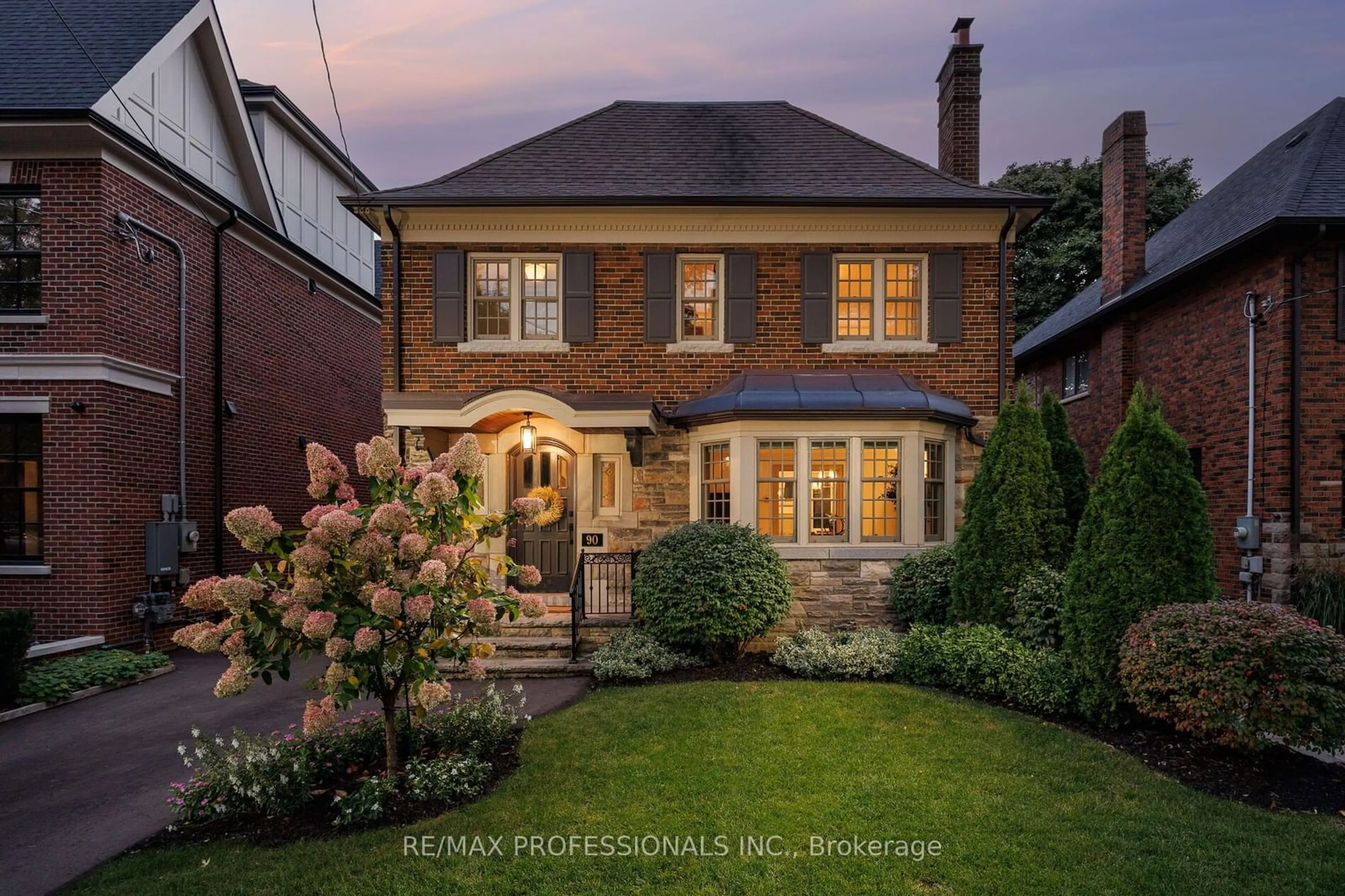 Home with brick exterior material for 90 Willingdon Blvd, Toronto Ontario M8X 2H7