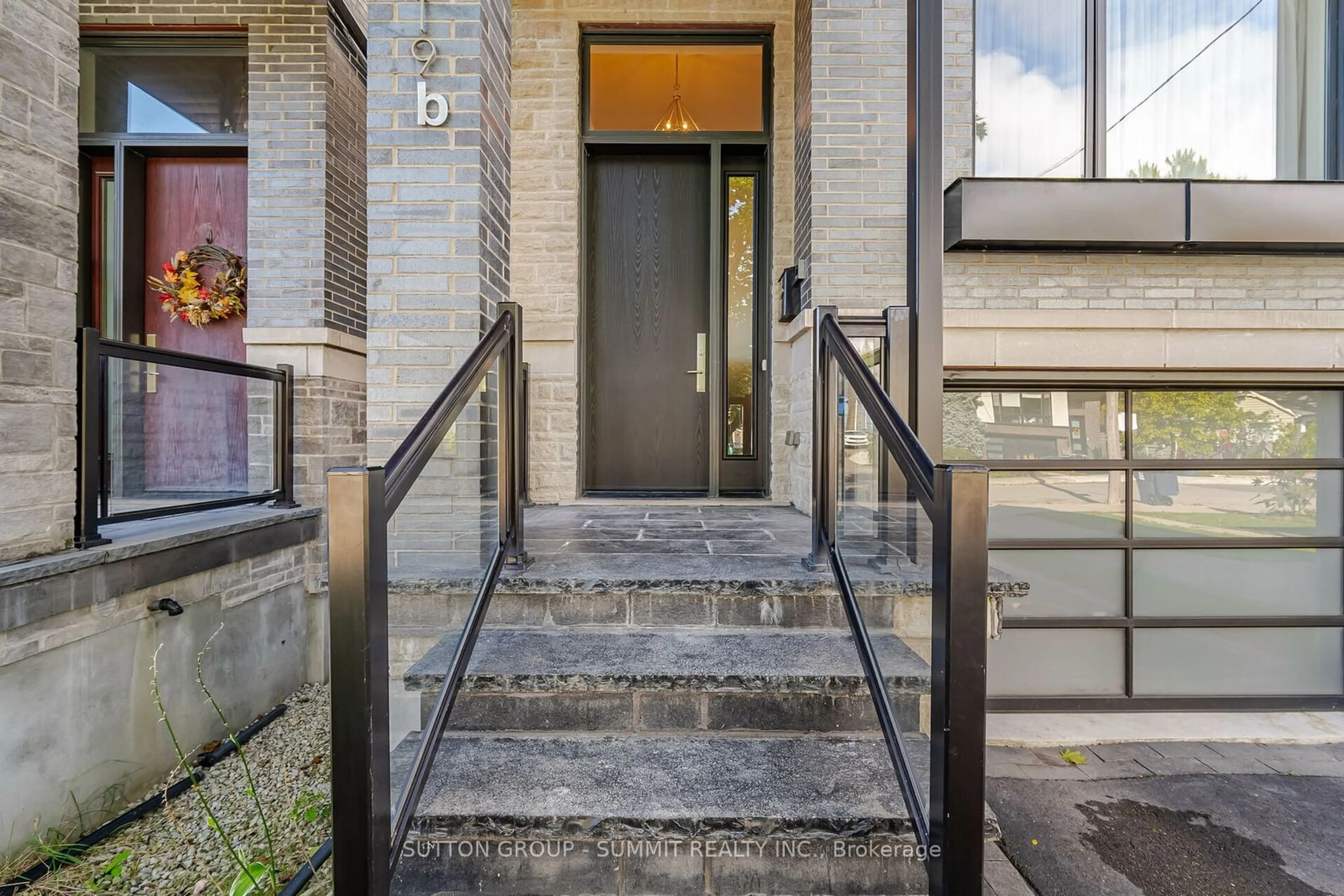 Indoor entryway, wood floors for 119B HILLSIDE Ave, Toronto Ontario M8V 1T3