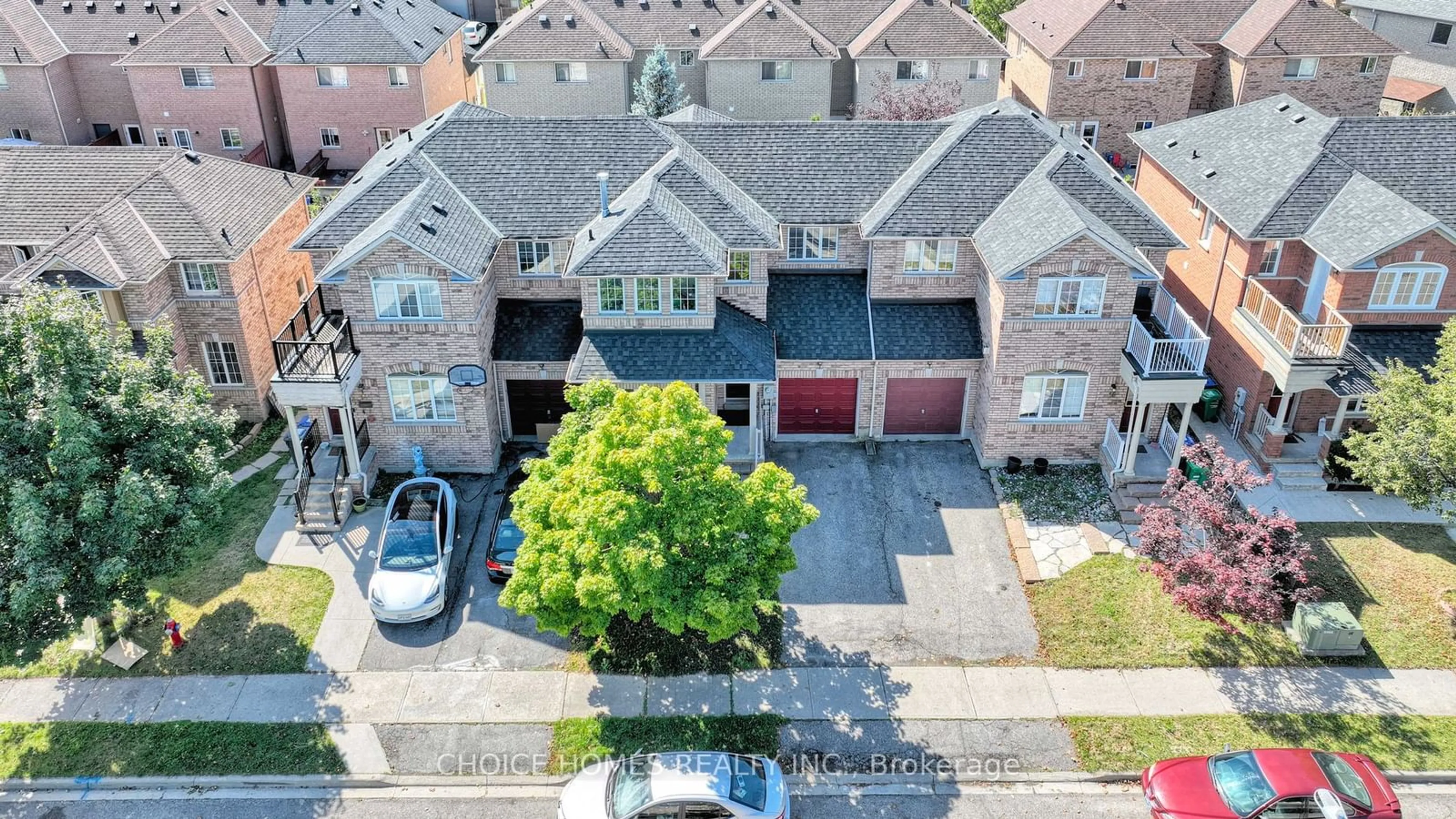 A pic from exterior of the house or condo, the street view for 16 Starfish Crt, Brampton Ontario L6R 2R5