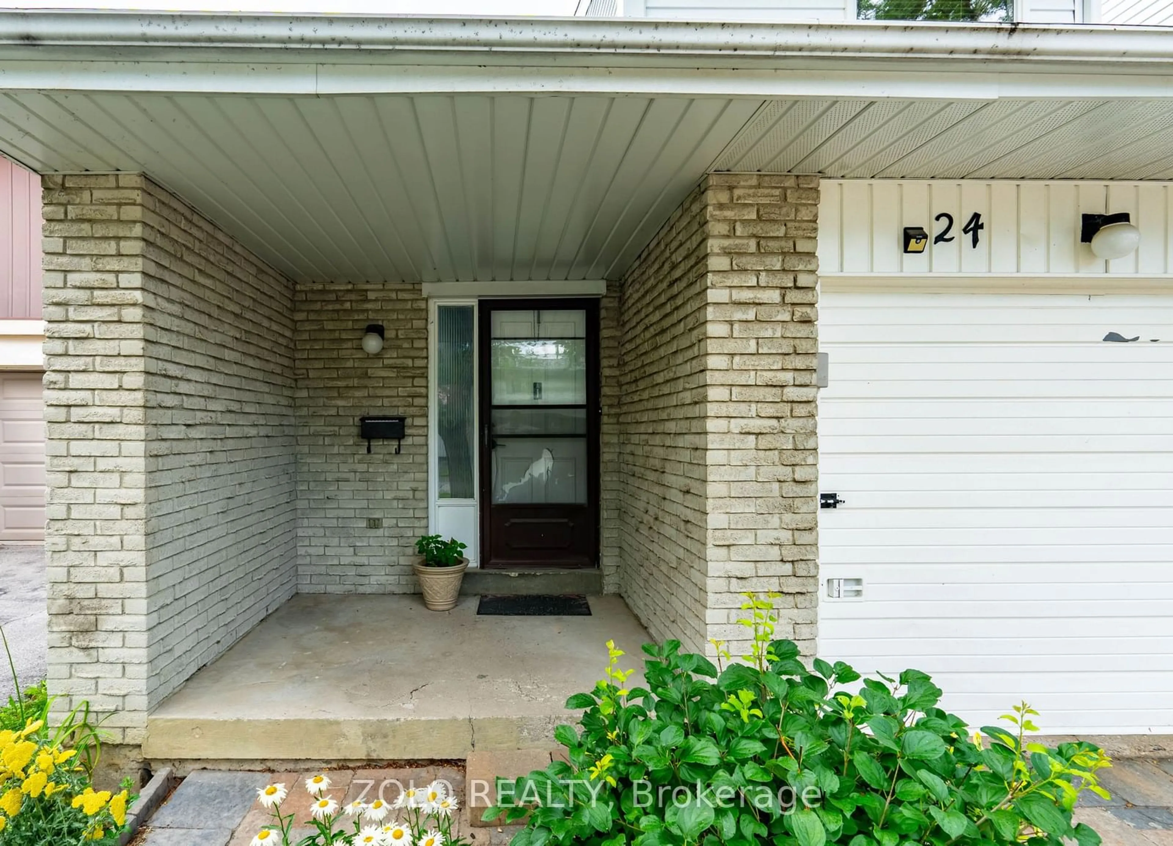 Indoor entryway, cement floor for 24 Wallis Cres, Toronto Ontario M9V 4K3