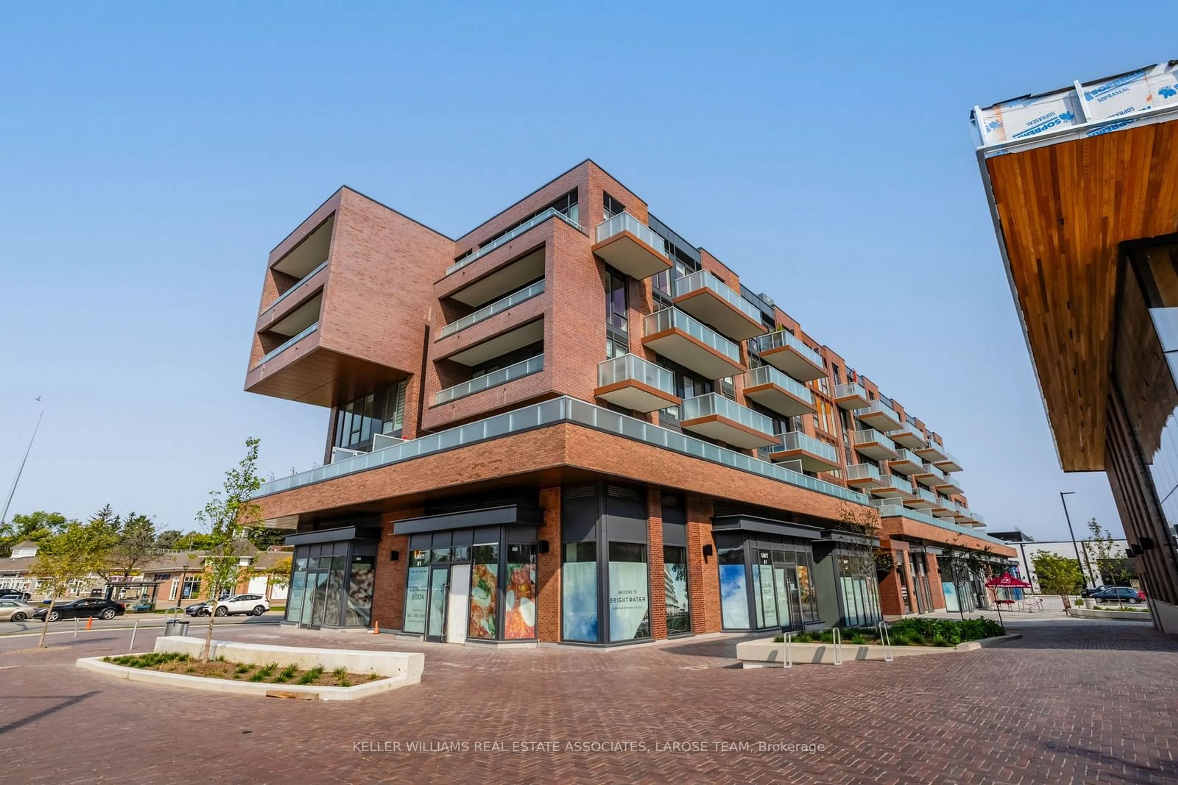 Outside view for 215 Lakeshore Rd #205, Mississauga Ontario L5H 1G5