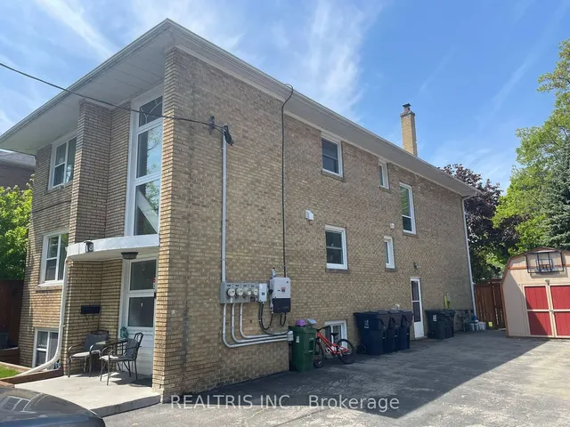Primary image of 18 Muskoka Ave