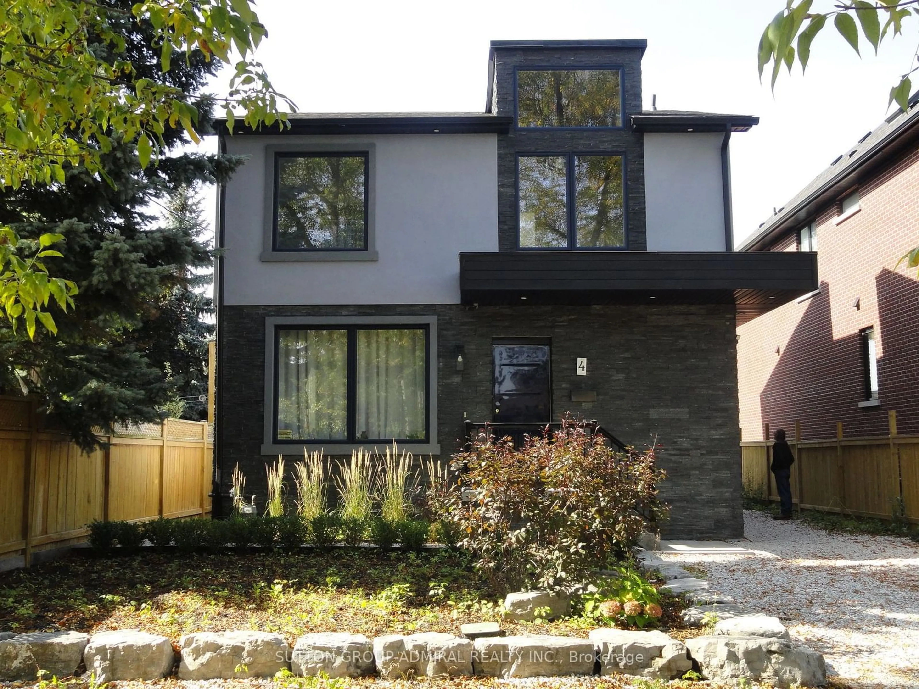 Home with brick exterior material for 4 Treeview Dr, Toronto Ontario M8W 4B9