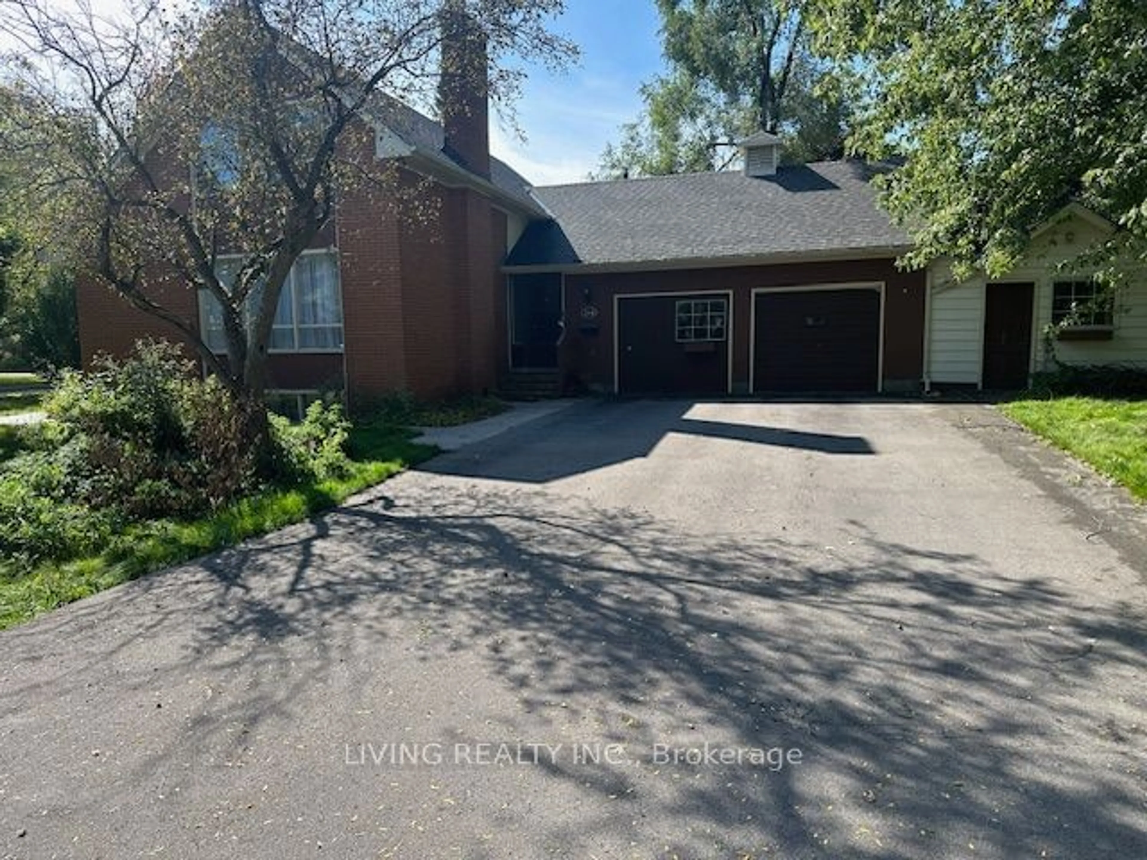 Frontside or backside of a home, cottage for 214 Cherryhill Rd, Oakville Ontario L6L 3E2