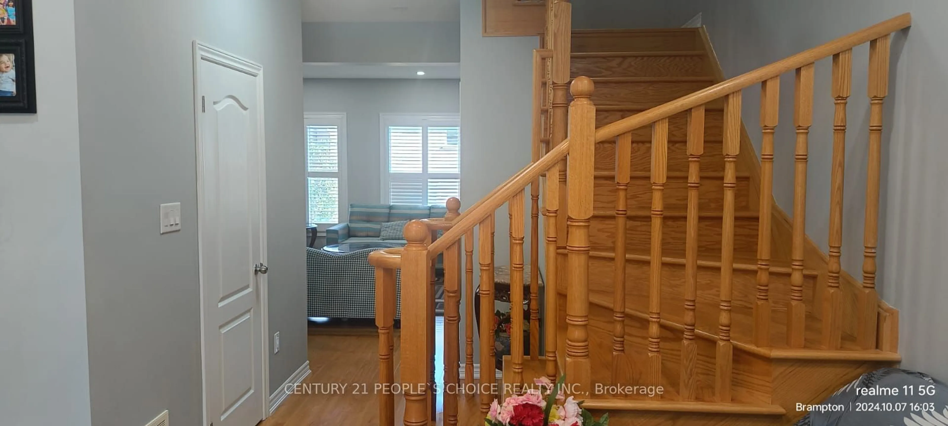 Indoor foyer for 81 Education Rd, Brampton Ontario L6P 3W3