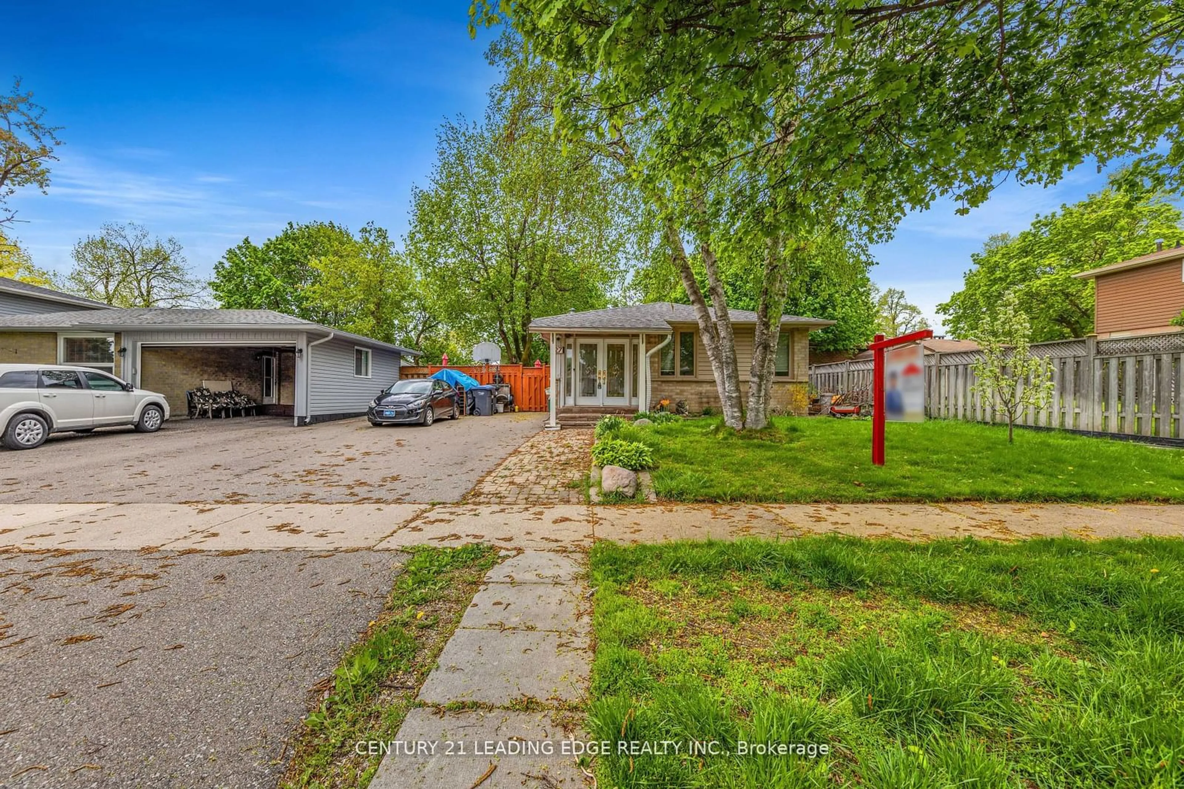 Frontside or backside of a home, the street view for 27 HEGGIE Rd, Brampton Ontario L6V 2K2