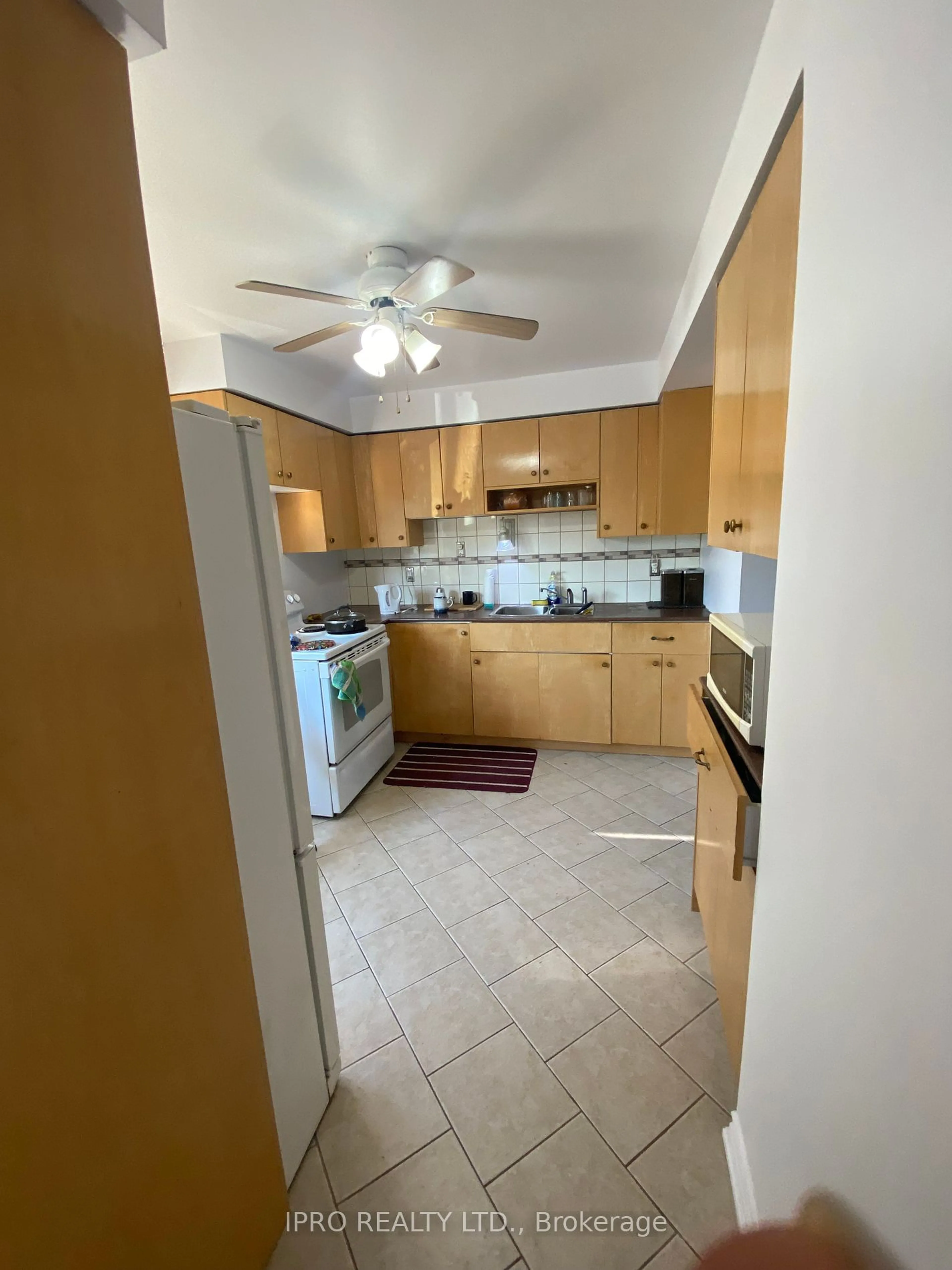 Standard kitchen, not visible floor, cottage for 14 Tindale Rd, Brampton Ontario L6V 2G9