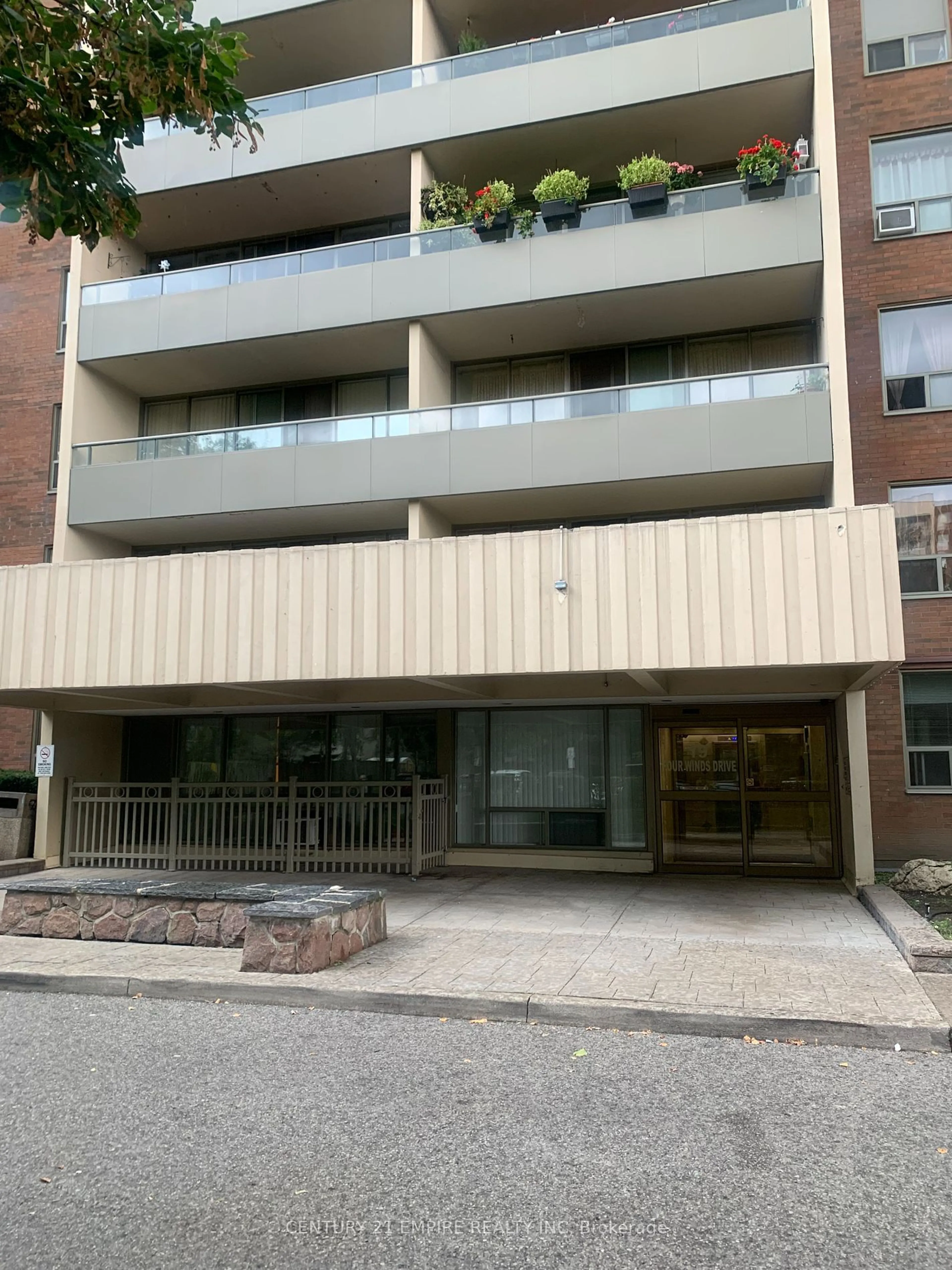 A pic from exterior of the house or condo, the front or back of building for 19 Four Winds Dr #804, Toronto Ontario M3J 2S9