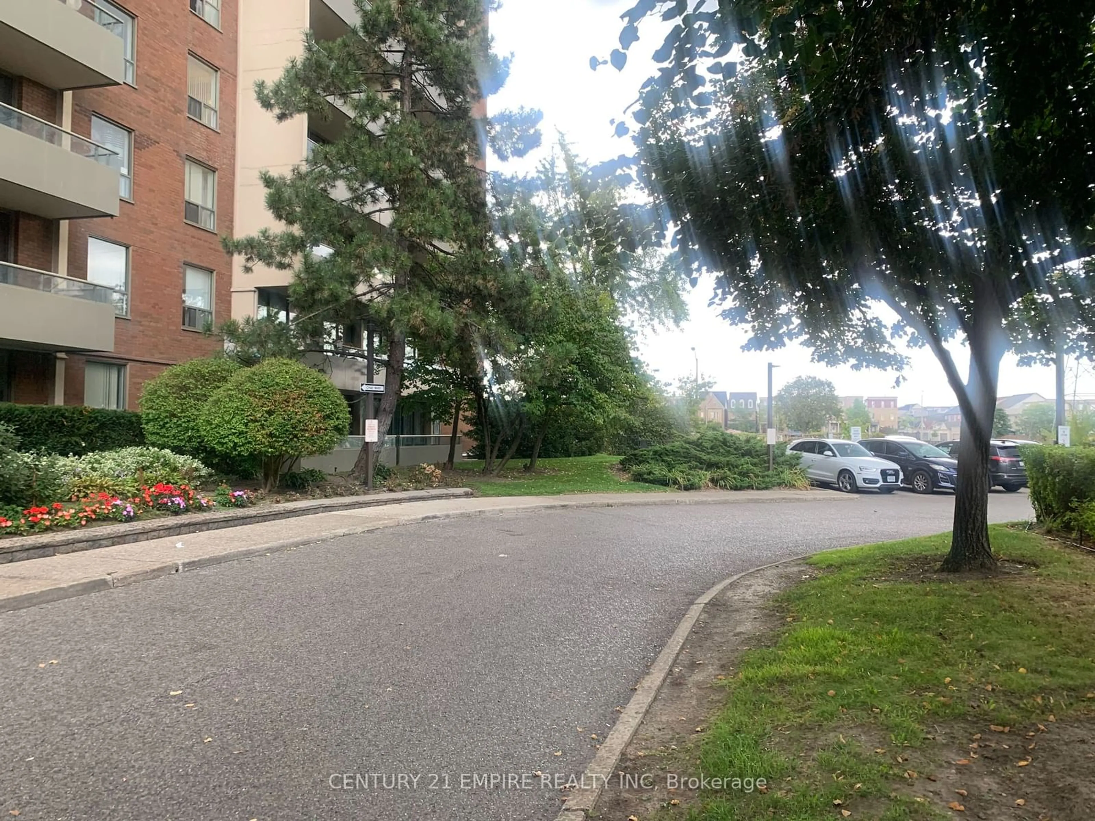 A pic from exterior of the house or condo, the street view for 19 Four Winds Dr #804, Toronto Ontario M3J 2S9