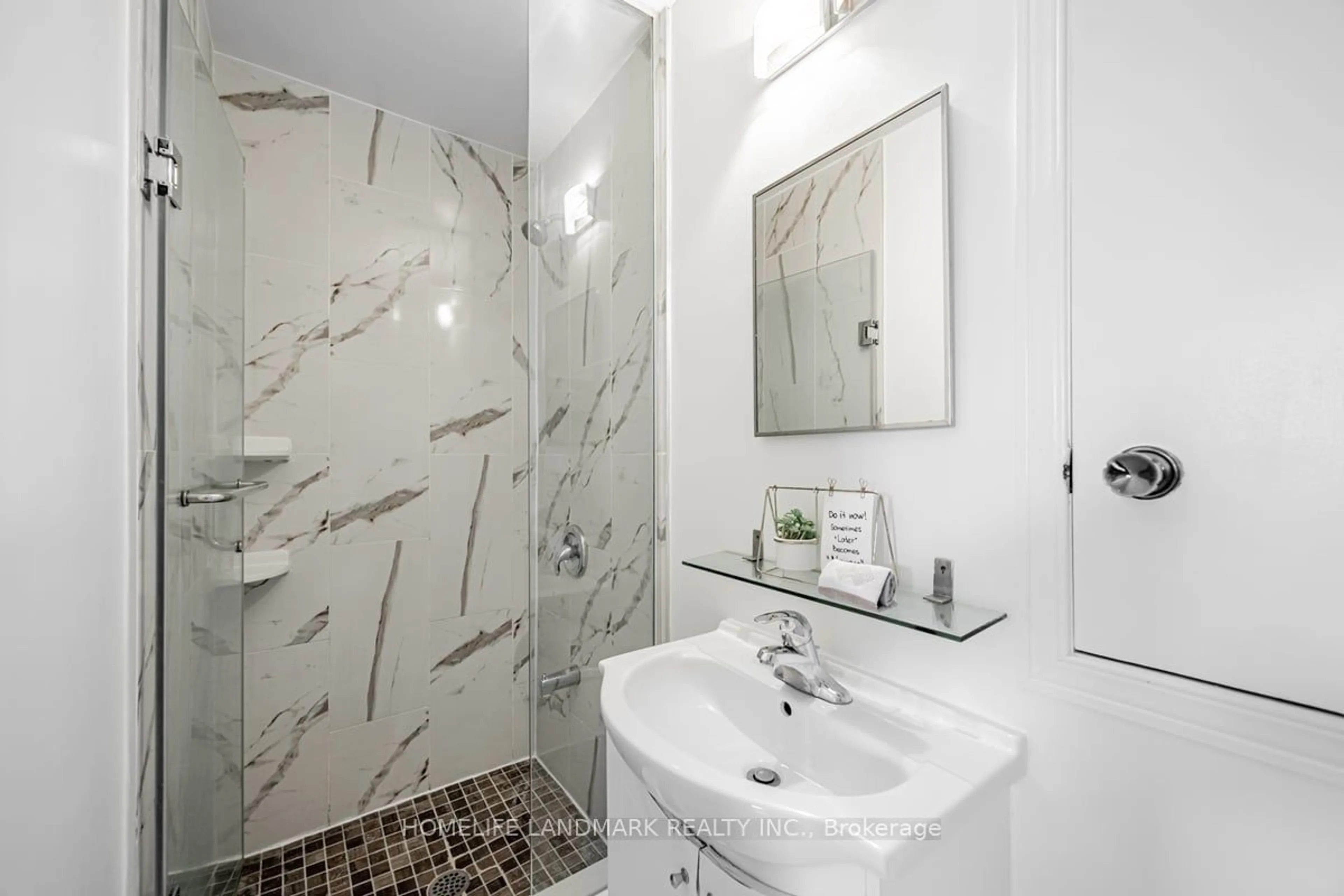 Bathroom, ceramic floors for 985 Deer Run, Mississauga Ontario L5C 3P6