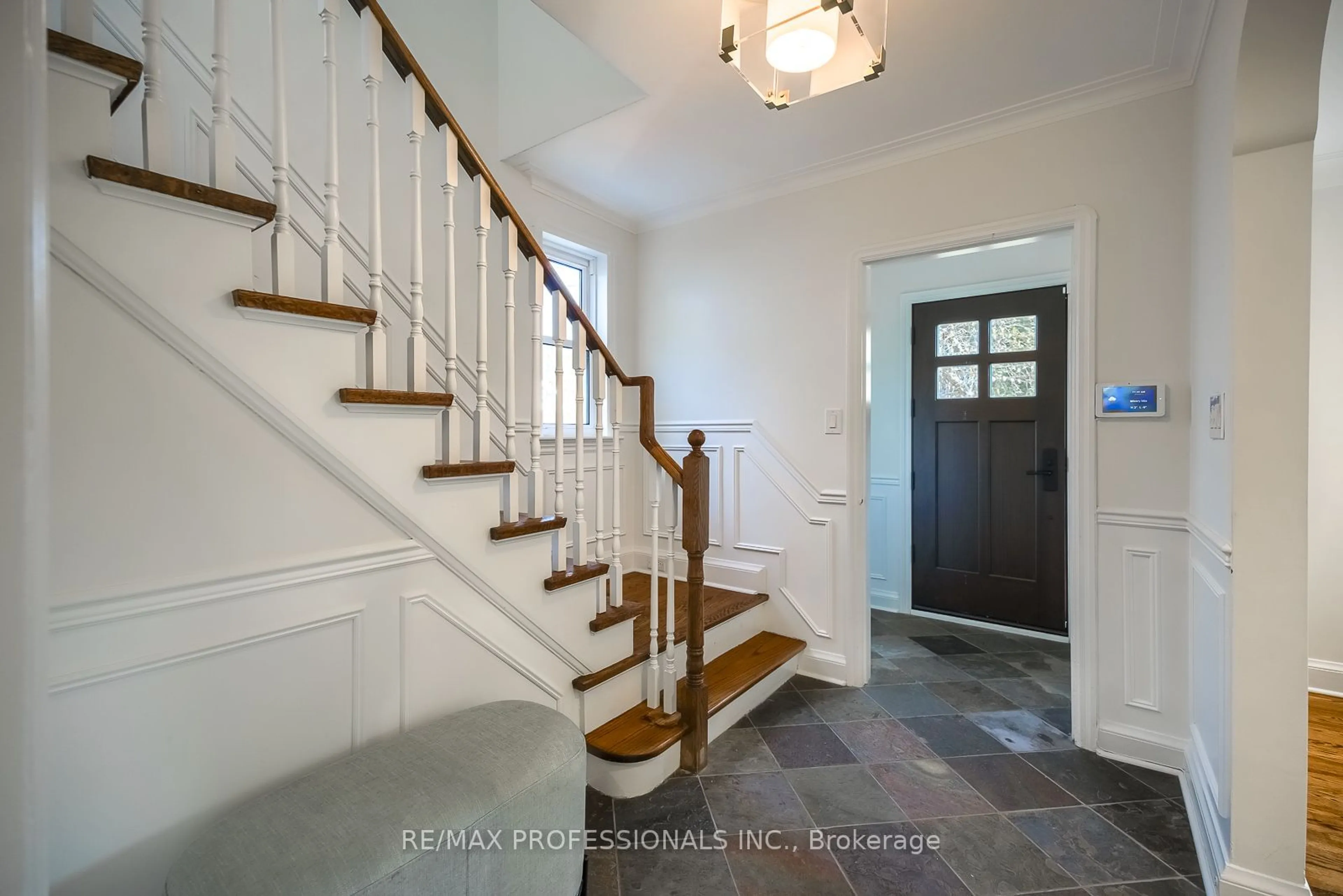 Indoor entryway, wood floors for 8 Edgevalley Dr, Toronto Ontario M9A 4N7