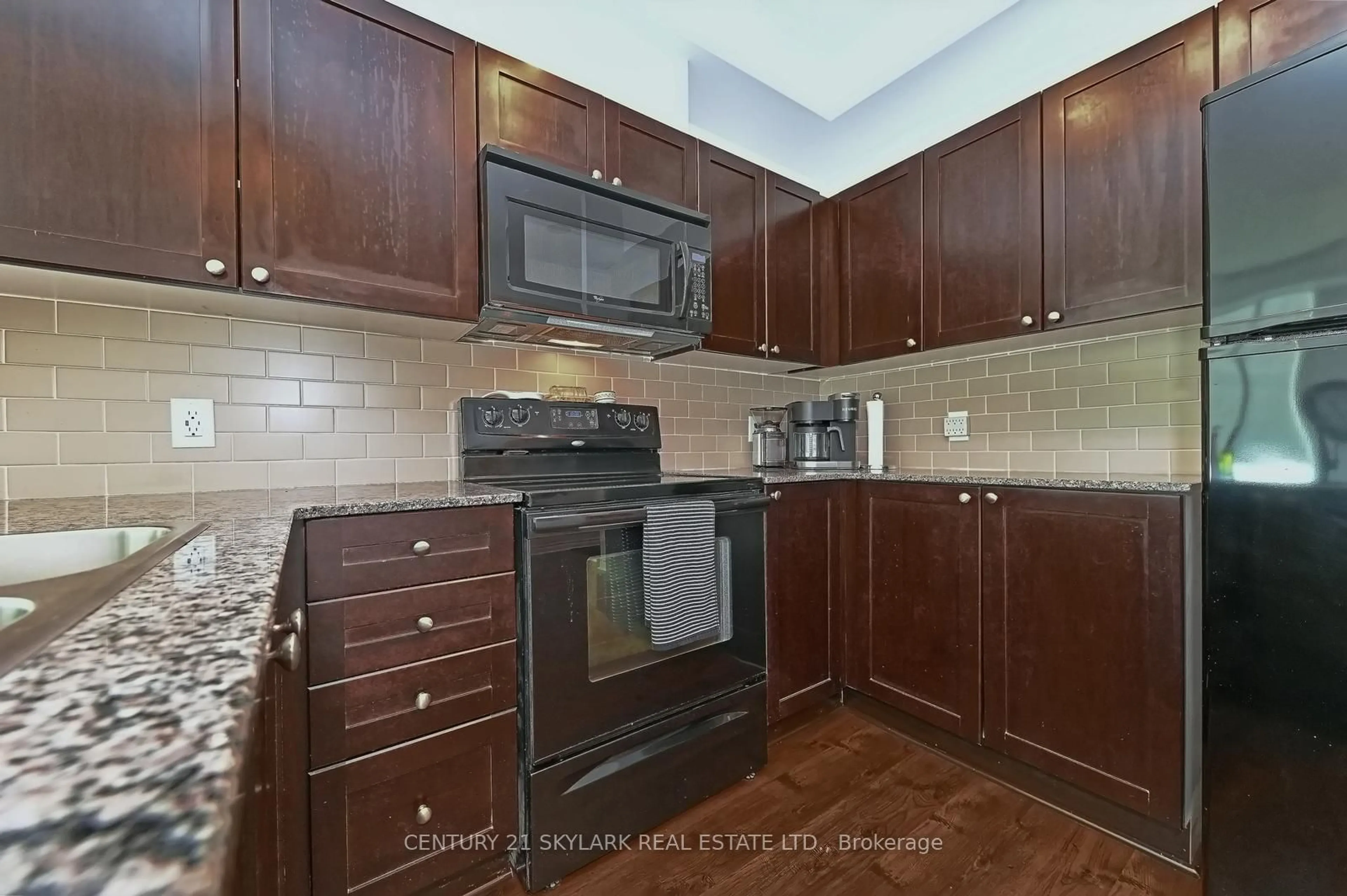 Standard kitchen, wood floors, cottage for 3525 kariya Dr #2902, Mississauga Ontario L5B 0C2