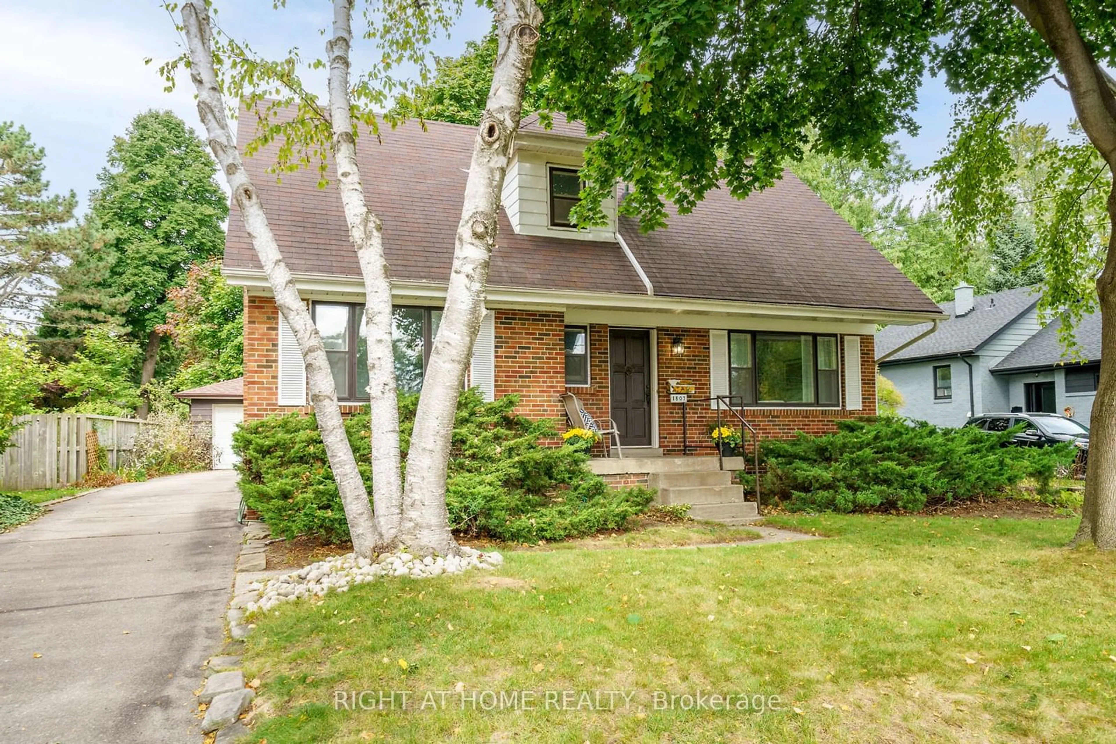 Home with brick exterior material for 1807 Christopher Rd, Mississauga Ontario L5J 2K7