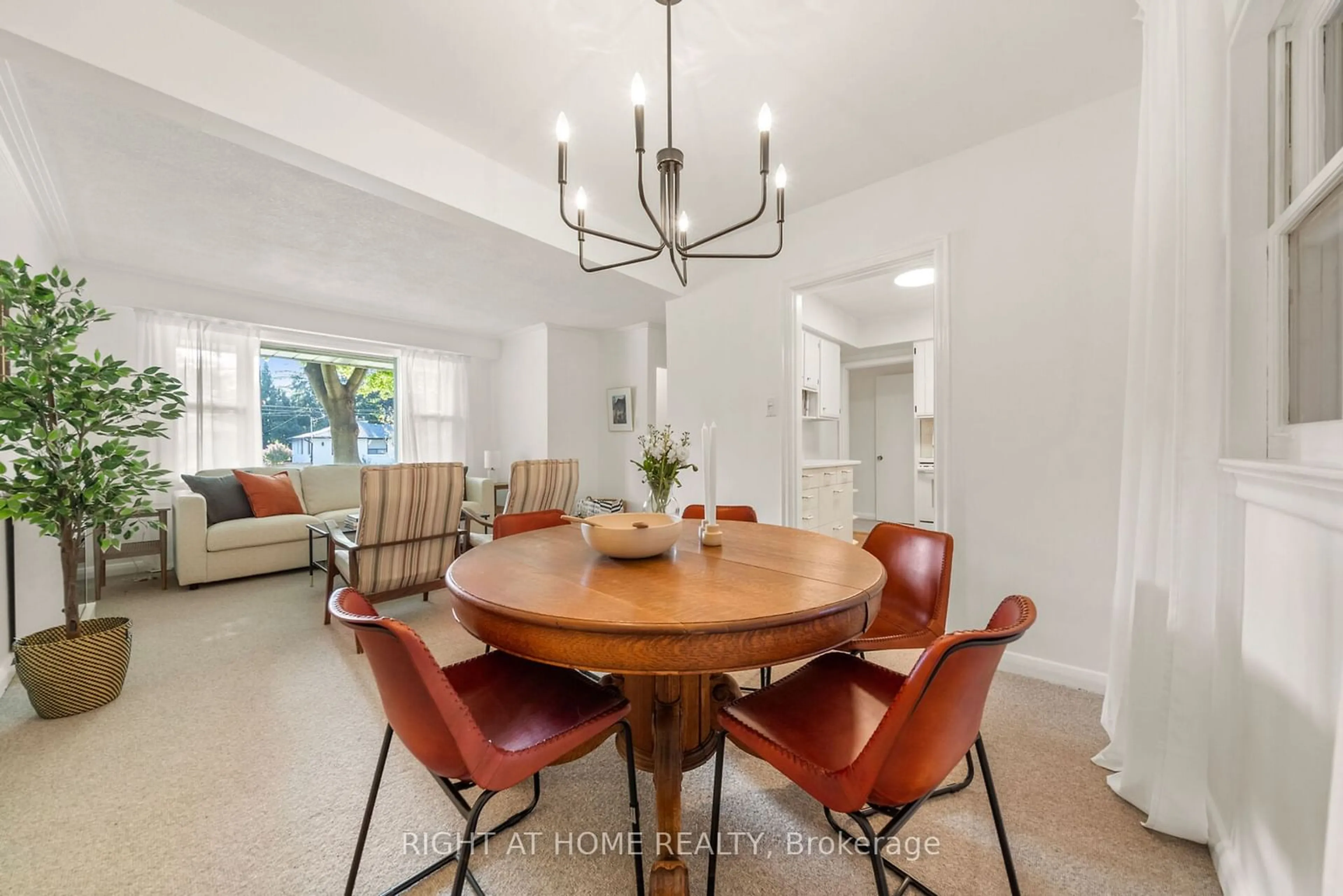 Dining room, wood floors for 1807 Christopher Rd, Mississauga Ontario L5J 2K7