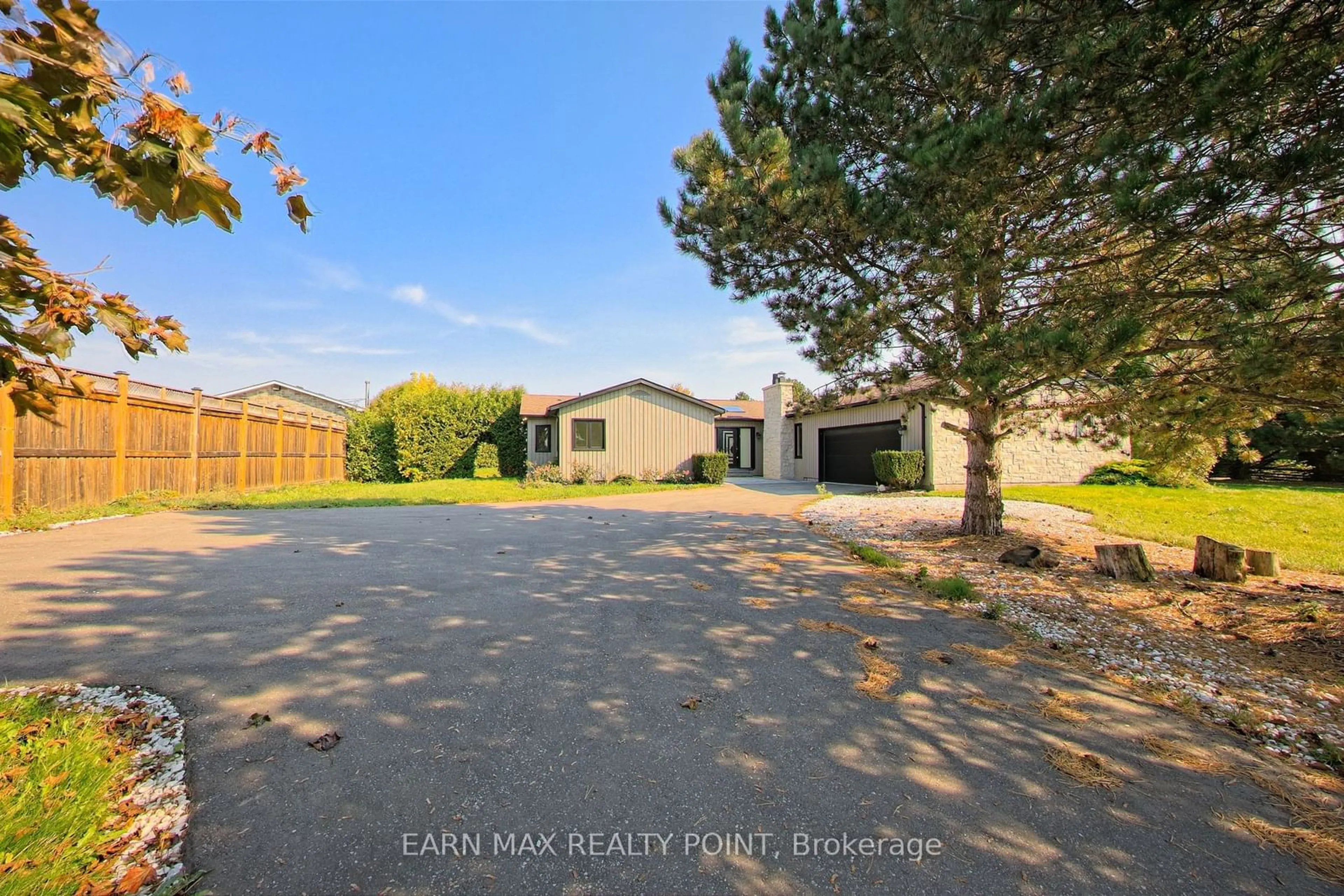 A pic from exterior of the house or condo, the fenced backyard for 14399 Kennedy Rd, Caledon Ontario L7C 2H4