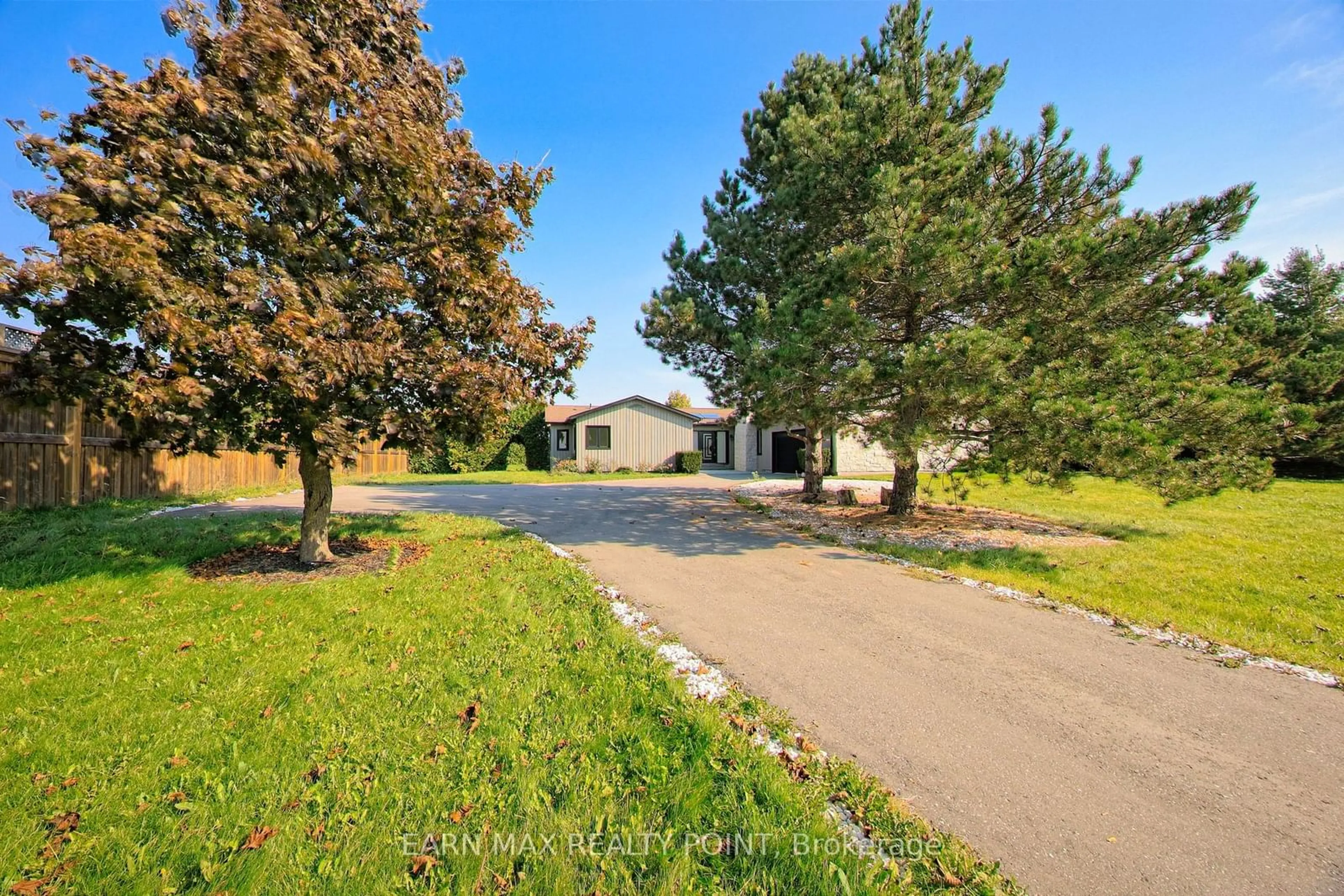 A pic from exterior of the house or condo, the fenced backyard for 14399 Kennedy Rd, Caledon Ontario L7C 2H4