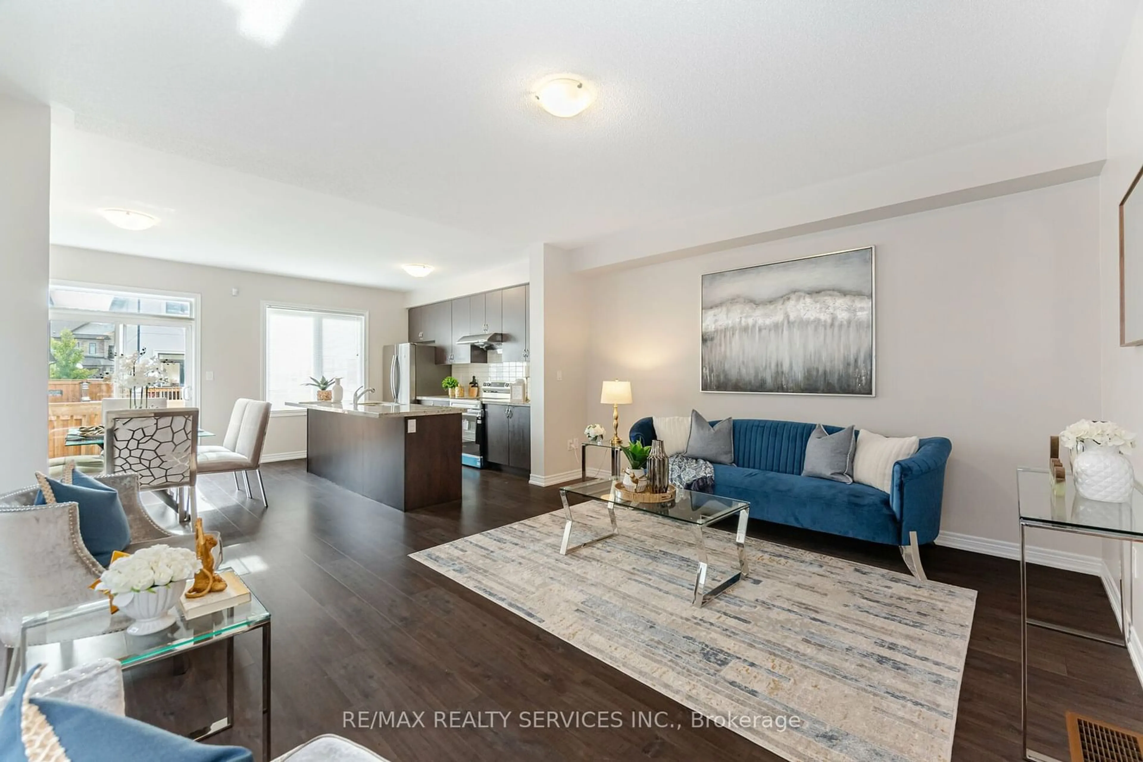 Living room, wood floors for 322 Bonnieglen Farm Blvd, Caledon Ontario L7C 4E7