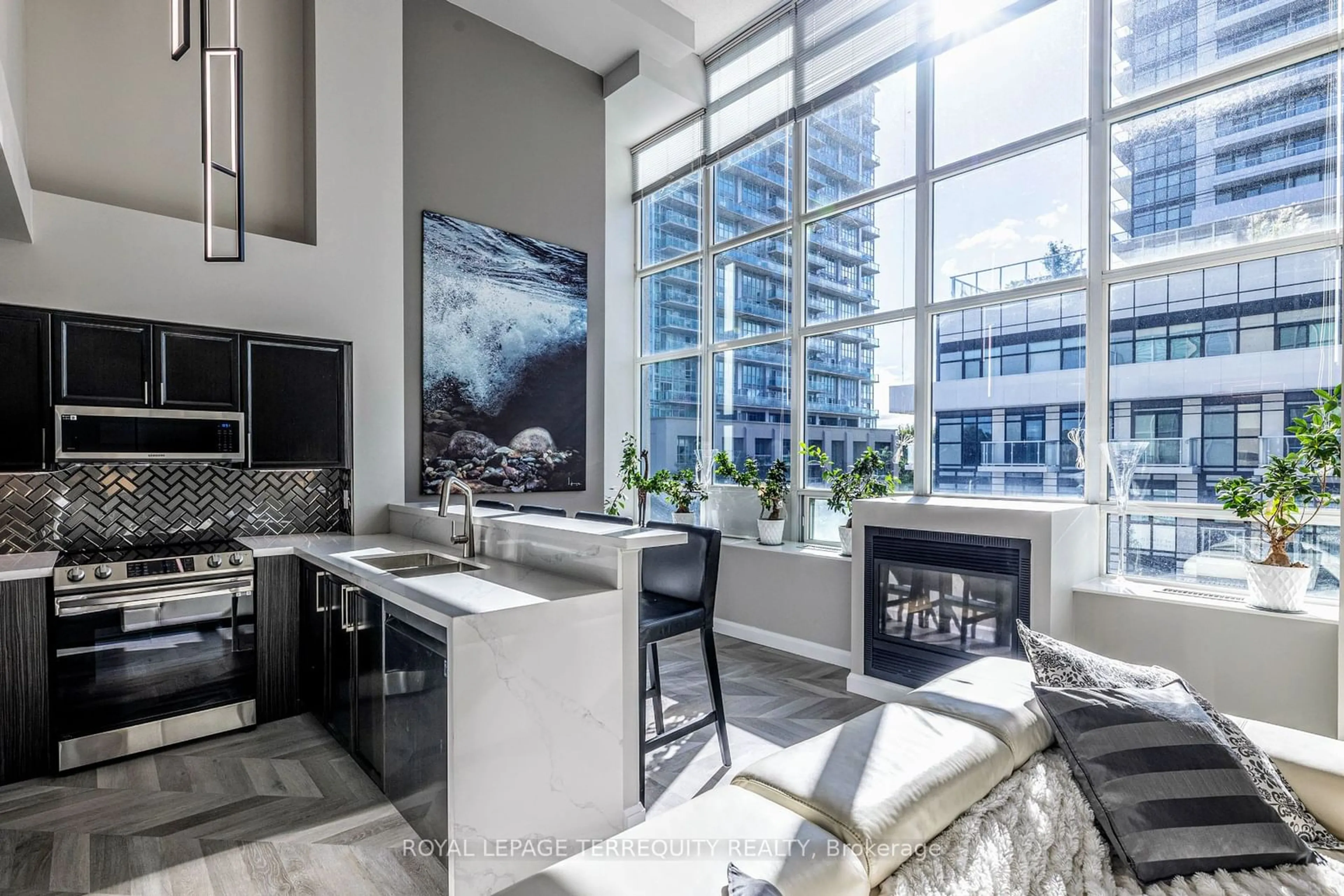 Open concept kitchen for 300 Manitoba St #210, Toronto Ontario M8Y 4G6