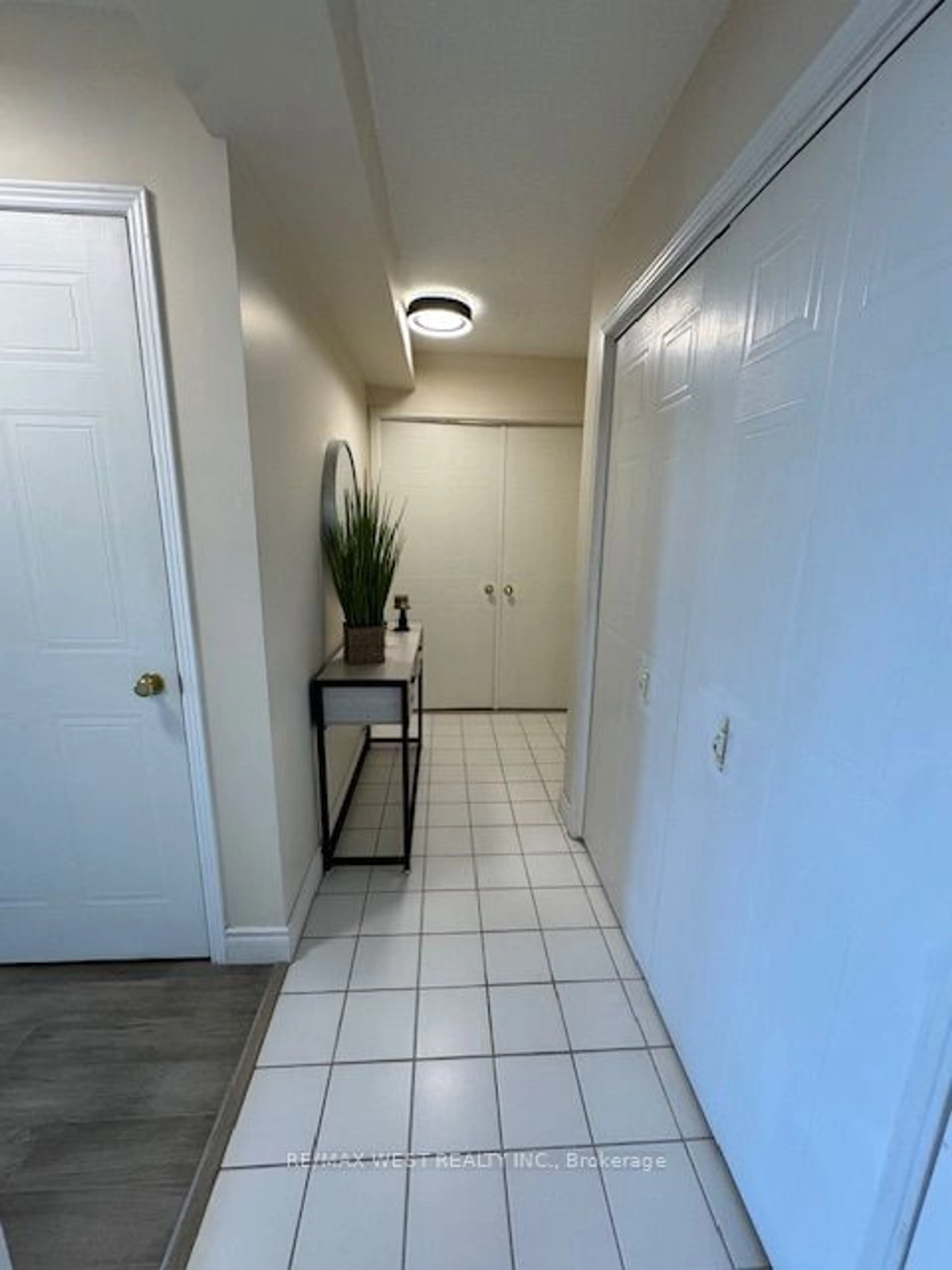 Indoor entryway, not visible floor for 26 Hall Rd #501, Halton Hills Ontario L7G 5G5