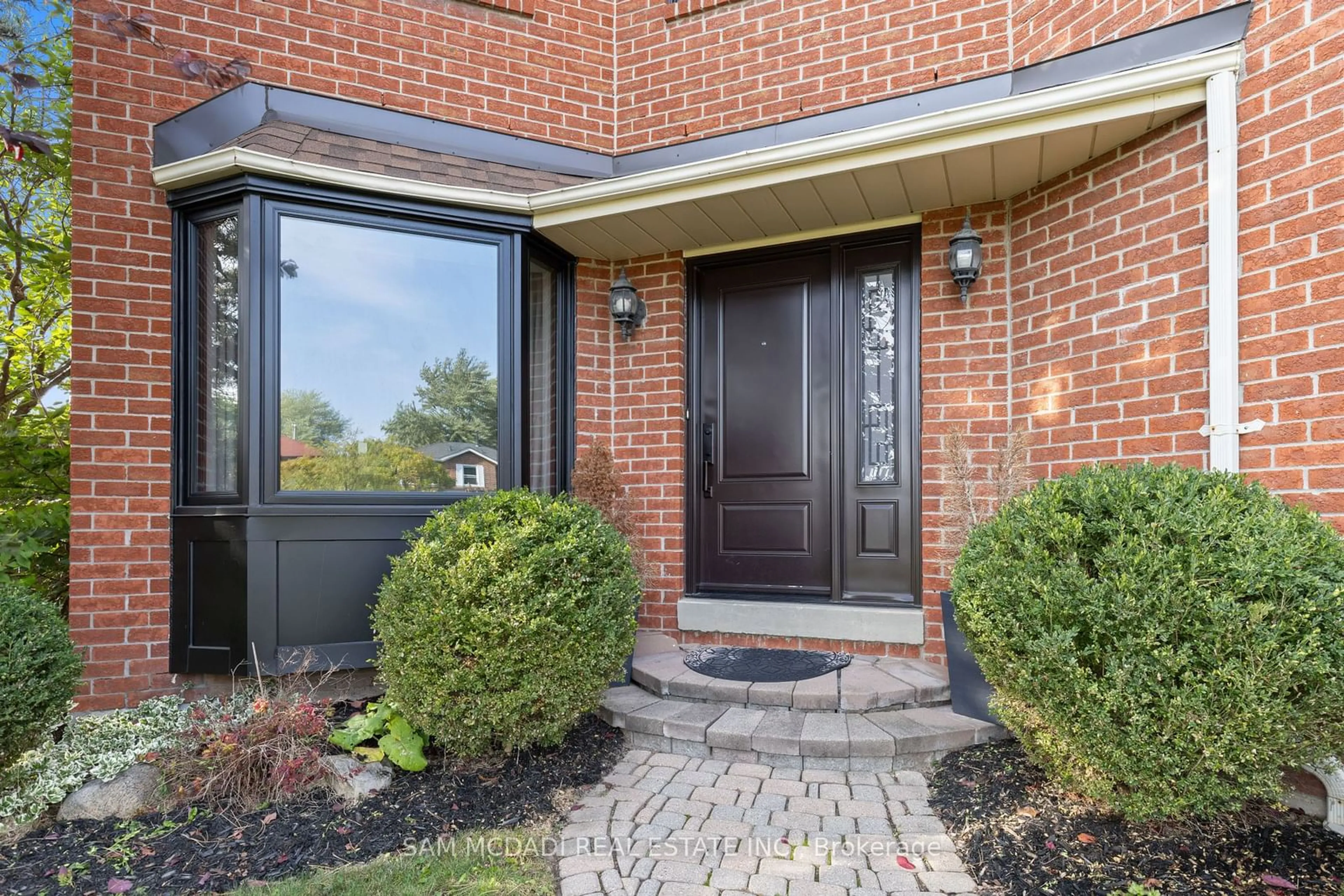 Home with brick exterior material for 3401 Drummond Rd, Mississauga Ontario L5L 4G9