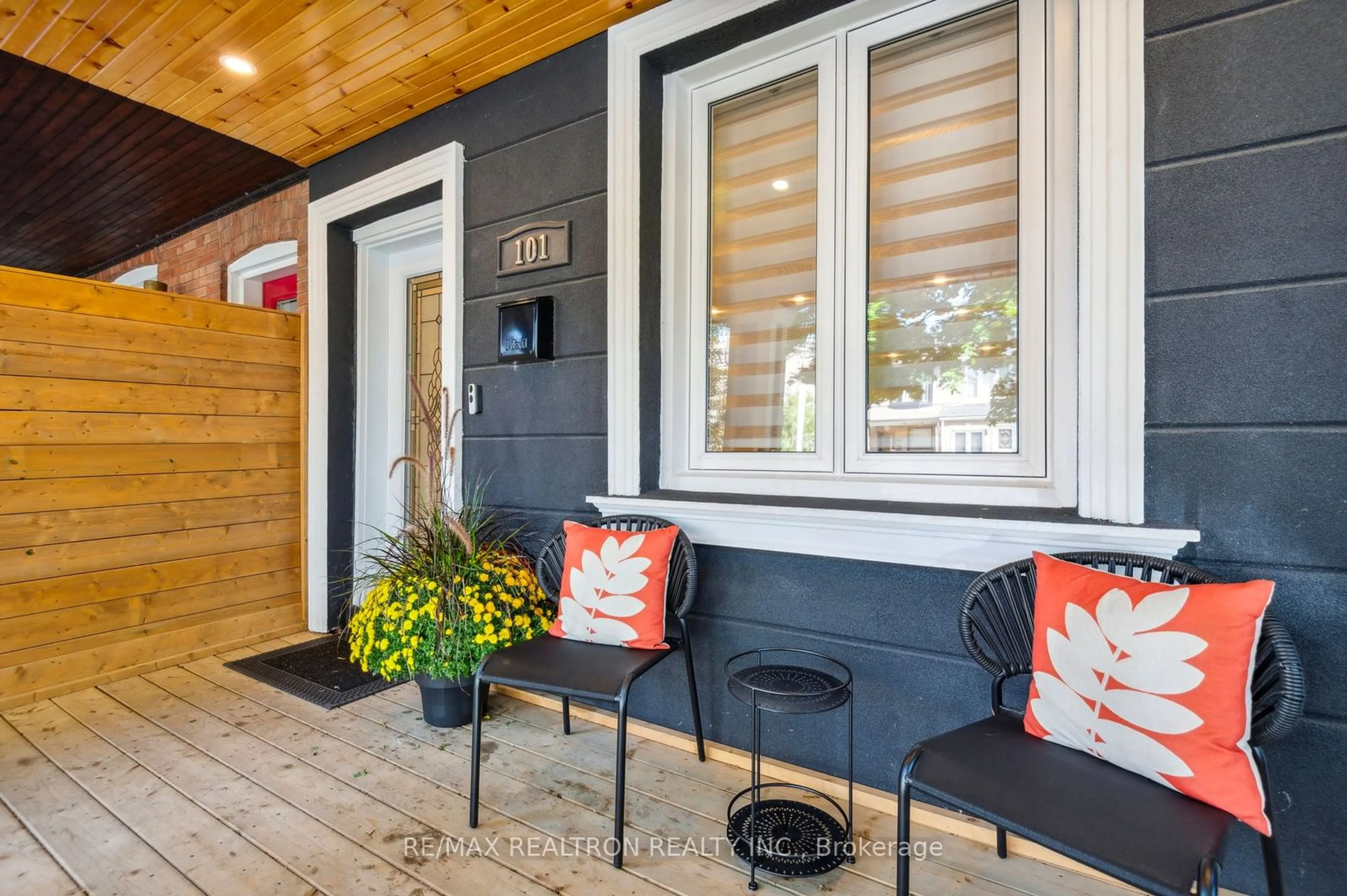 Indoor entryway, wood floors for 101 Ashburnham Rd, Toronto Ontario M6H 2K6