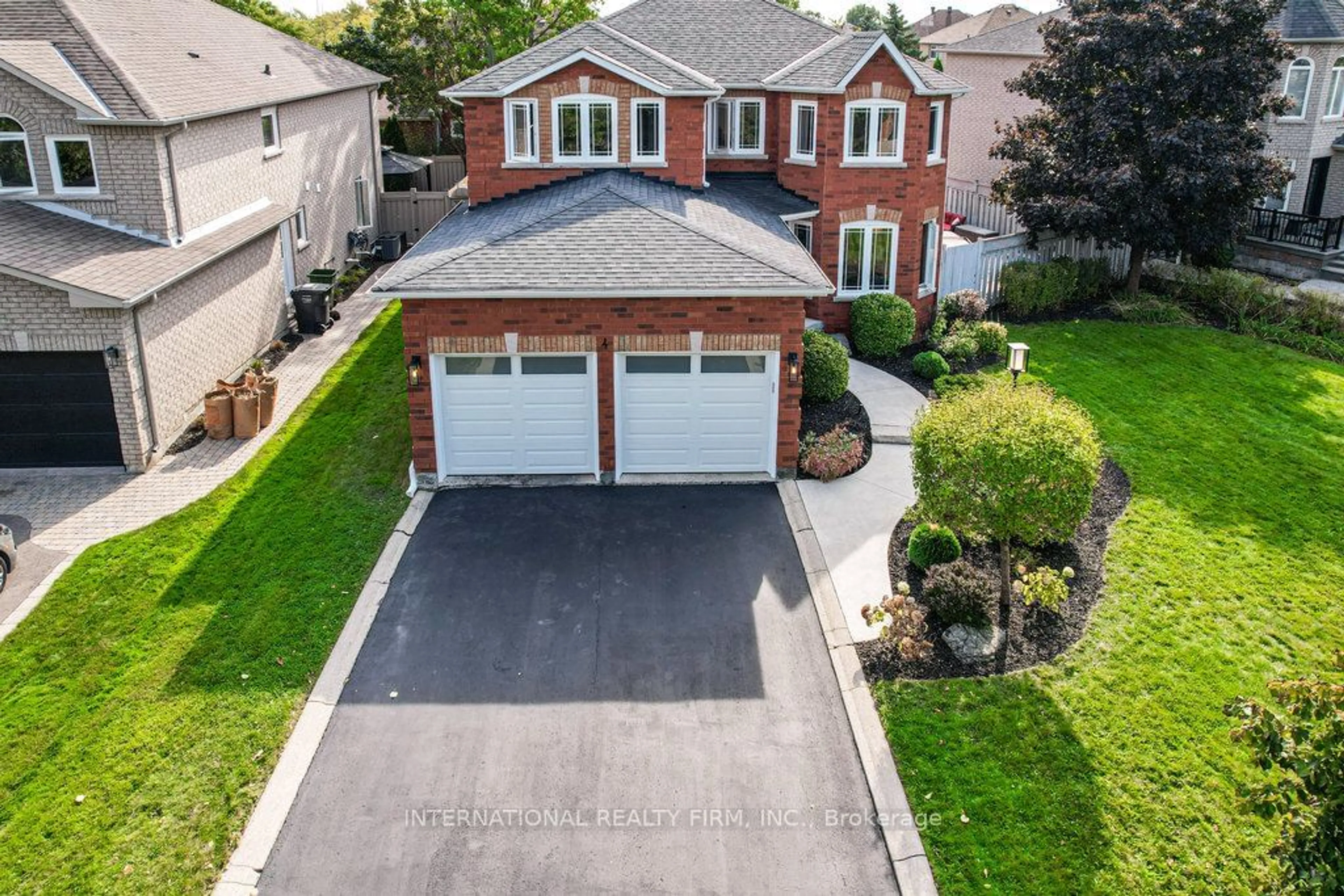 Frontside or backside of a home, cottage for 4 Cornerstone Crt, Caledon Ontario L7E 1T4