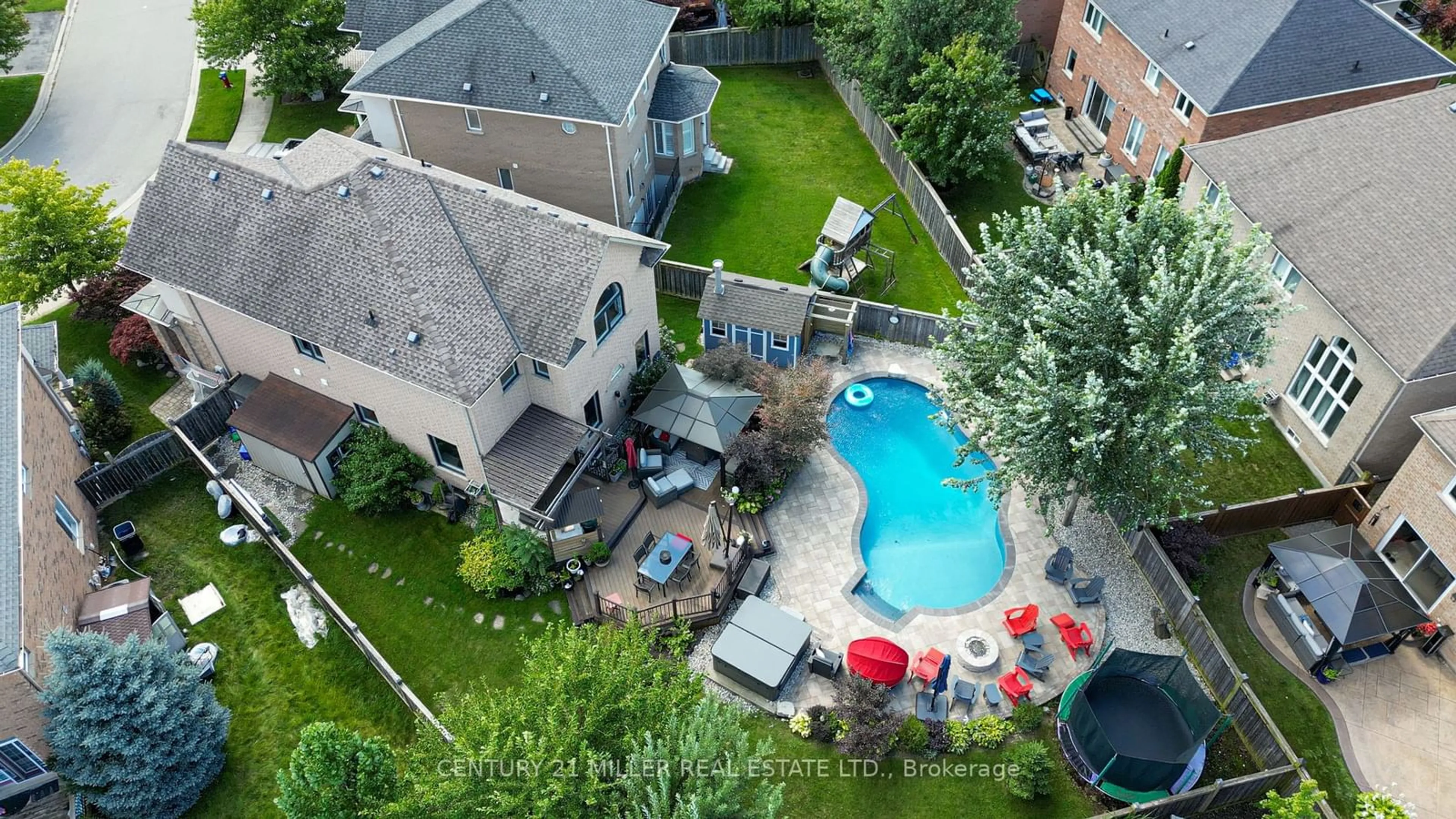 Indoor or outdoor pool for 3410 Robin Hill Circ, Oakville Ontario L6L 6X2