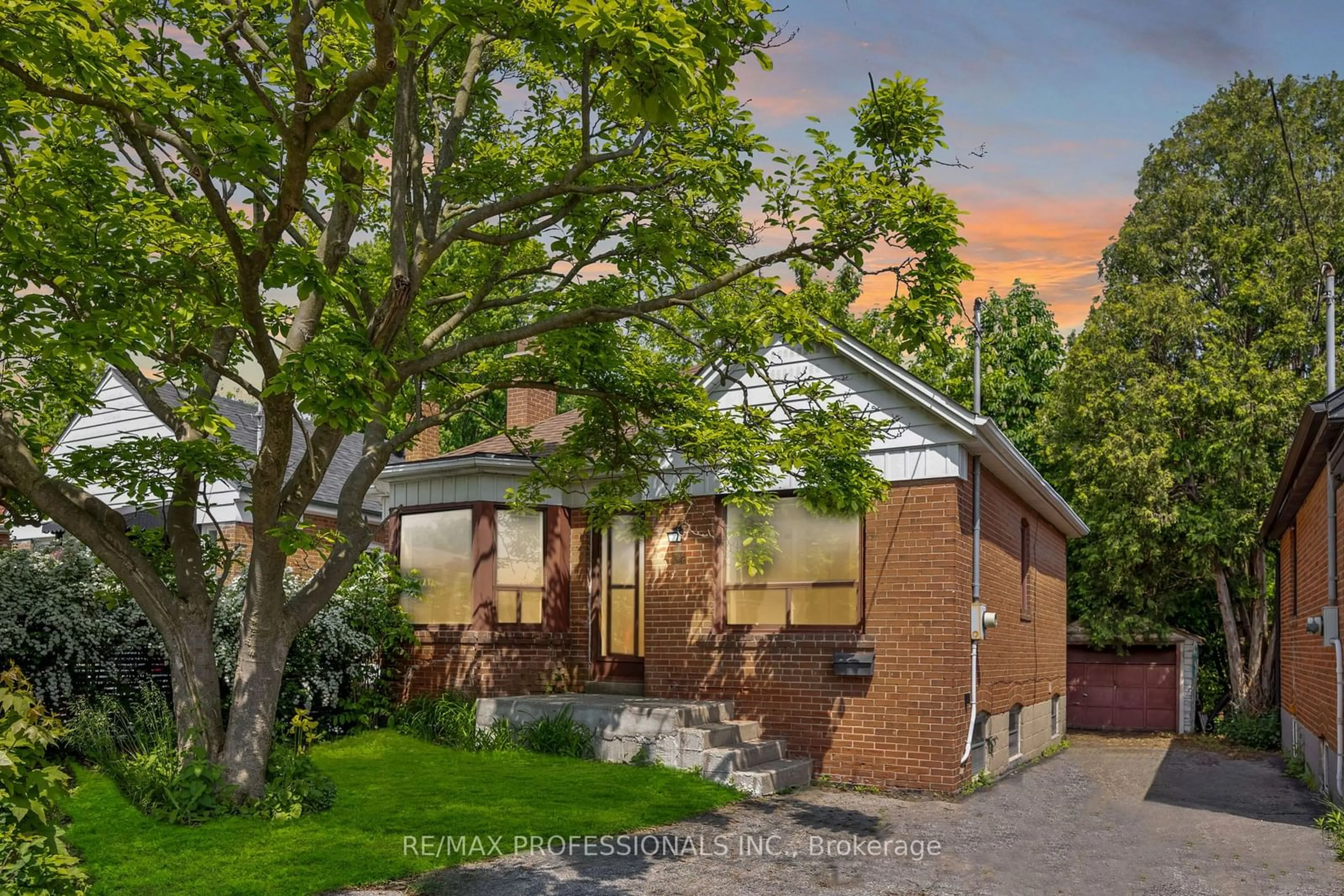 A pic from exterior of the house or condo, cottage for 34 Dixon Rd, Toronto Ontario M9P 2L3