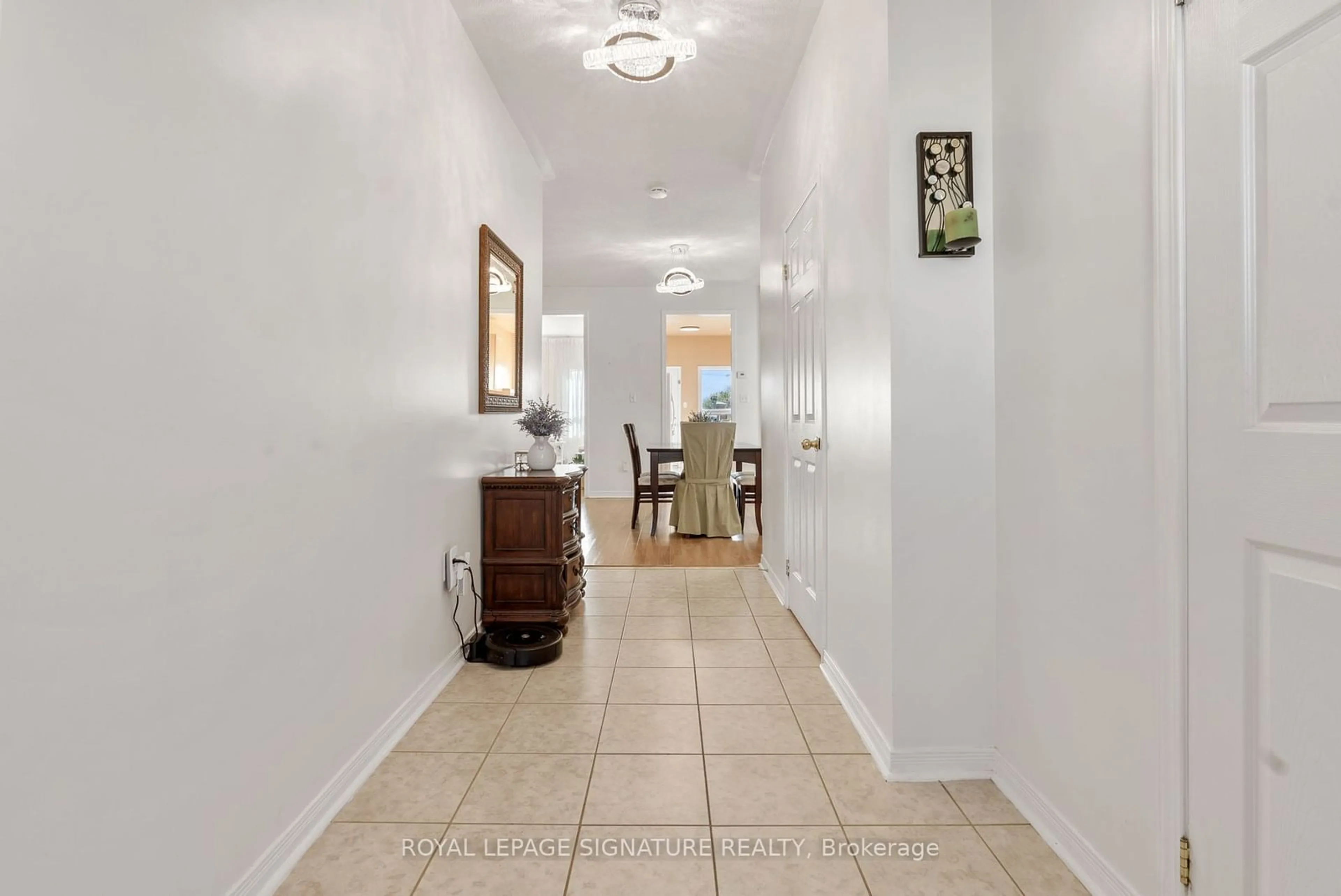 Indoor entryway, wood floors for 88 Kettlewell Cres, Brampton Ontario L6R 0T1