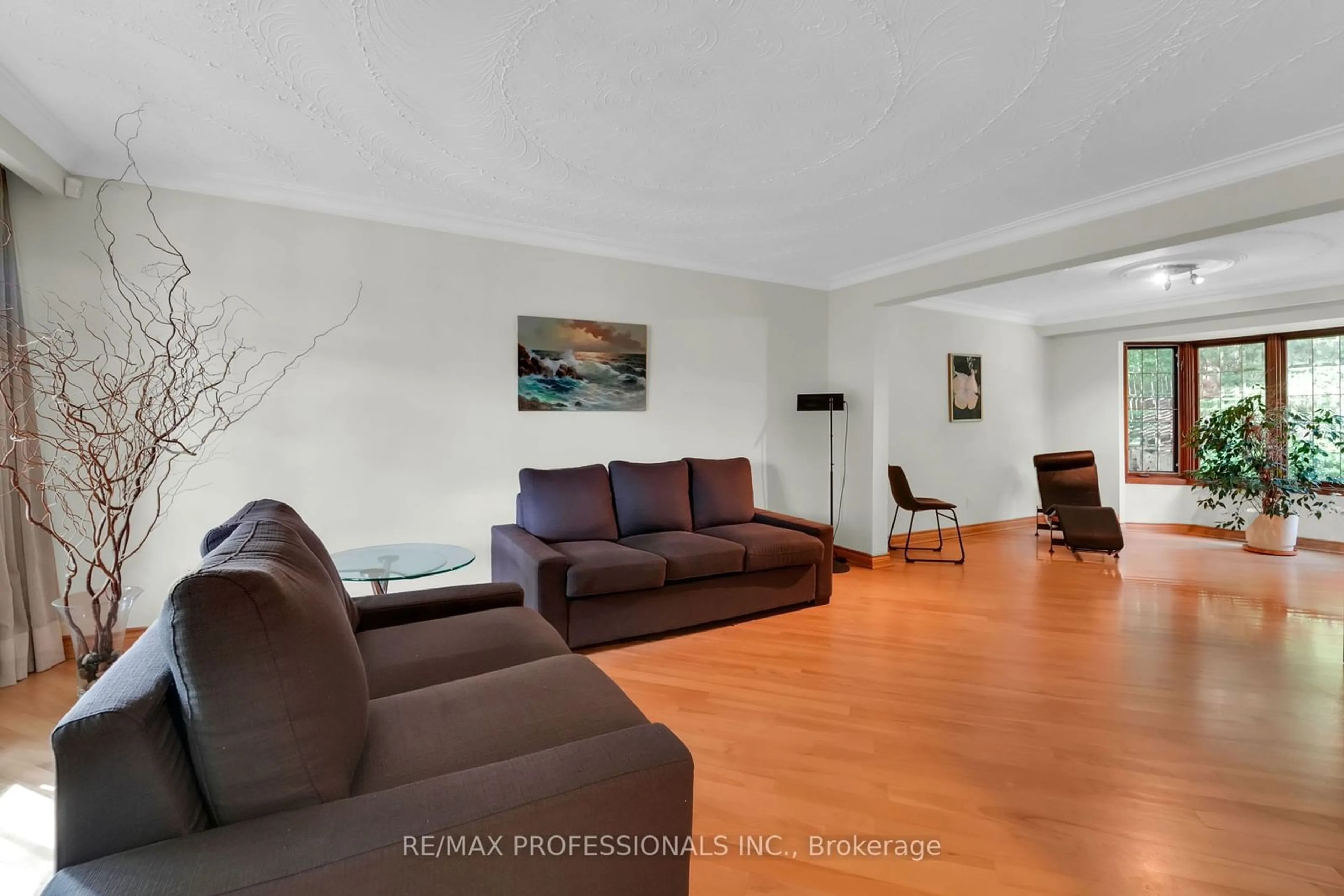 Living room, wood floors for 33 Bonnyview Dr, Toronto Ontario M8Y 3G7