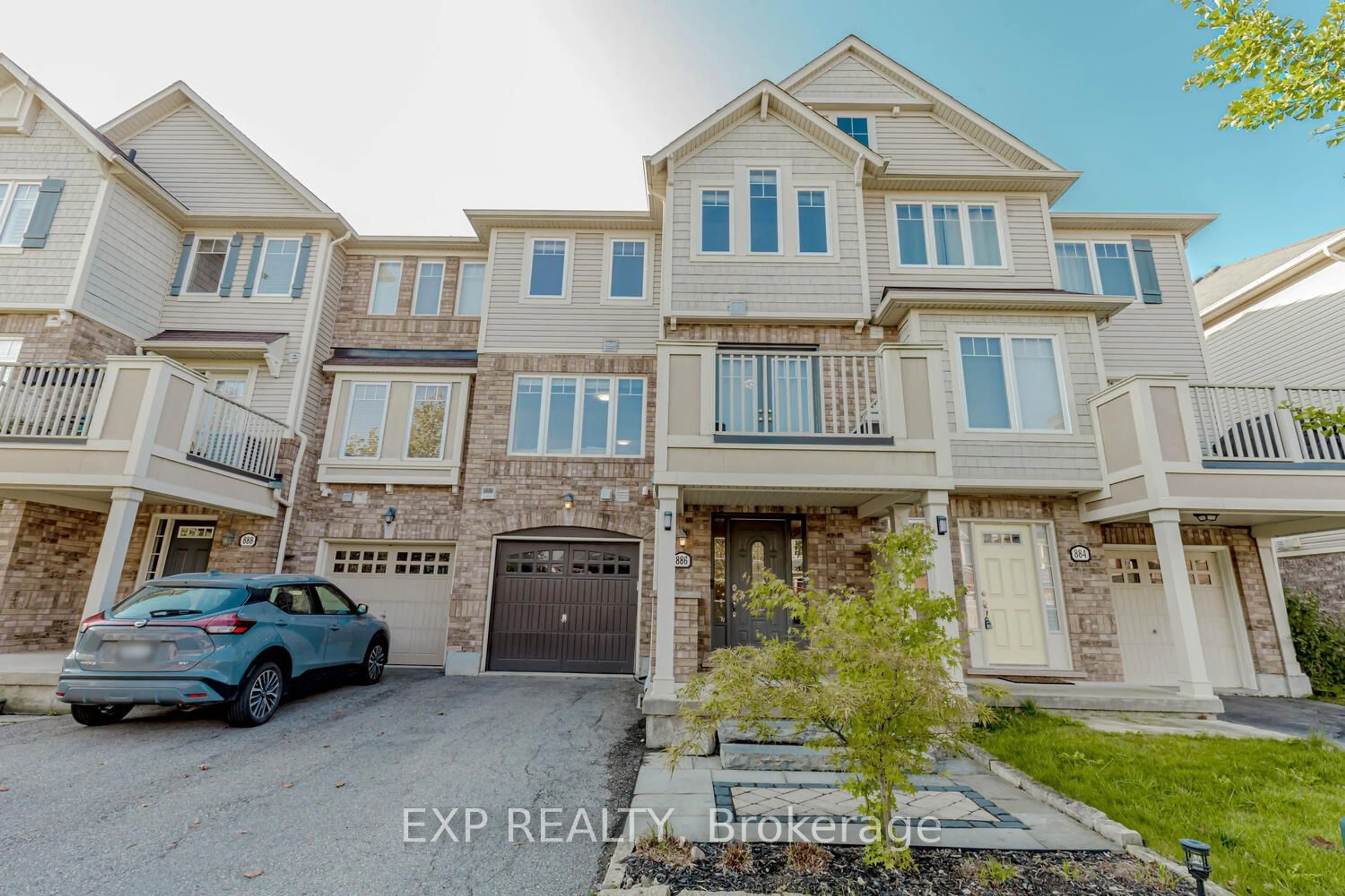 A pic from exterior of the house or condo, the street view for 886 Fowles Crt, Milton Ontario L9T 0Z8