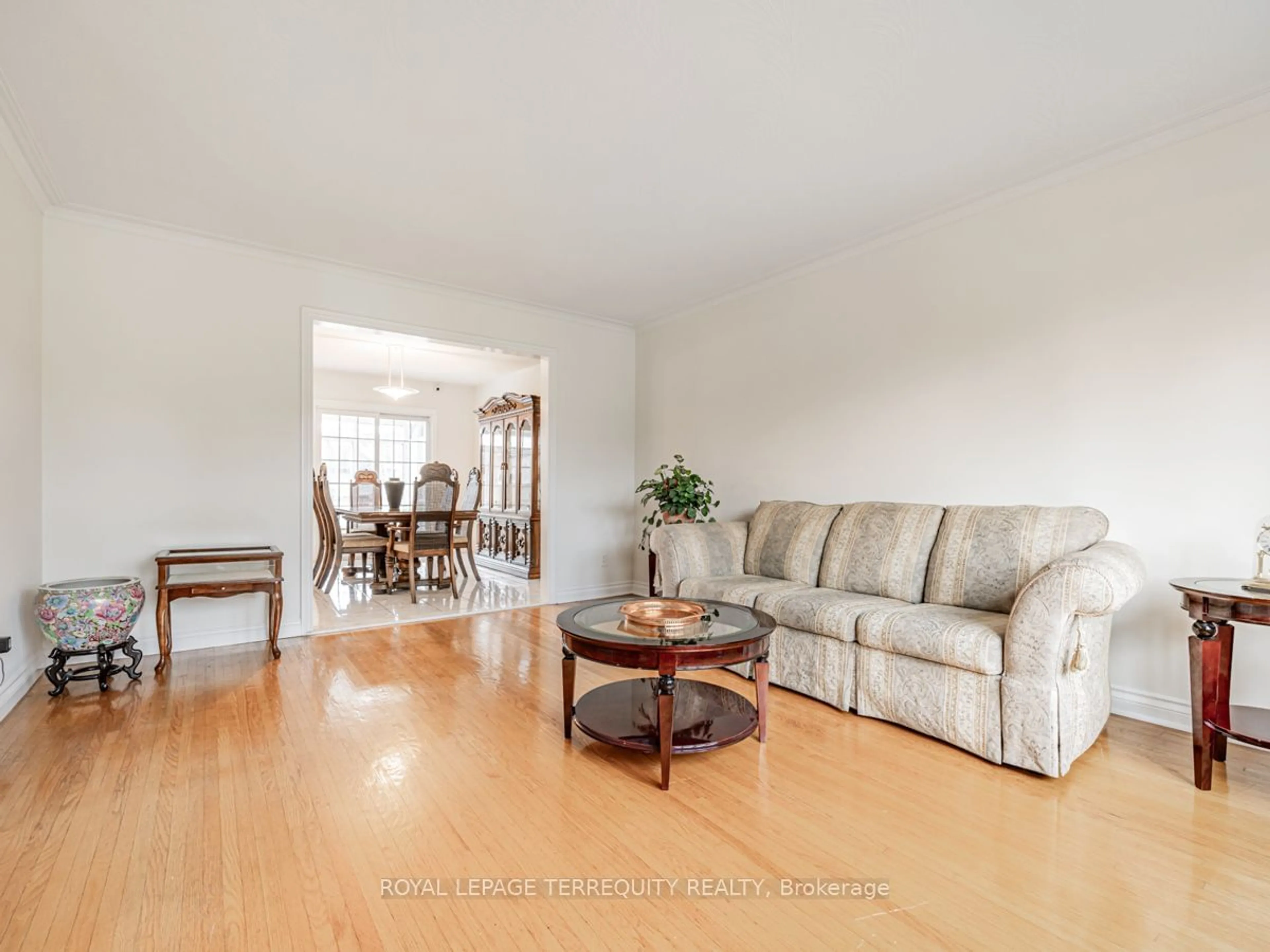 Living room, wood floors for 7 Everglades Dr, Toronto Ontario M6L 1J1