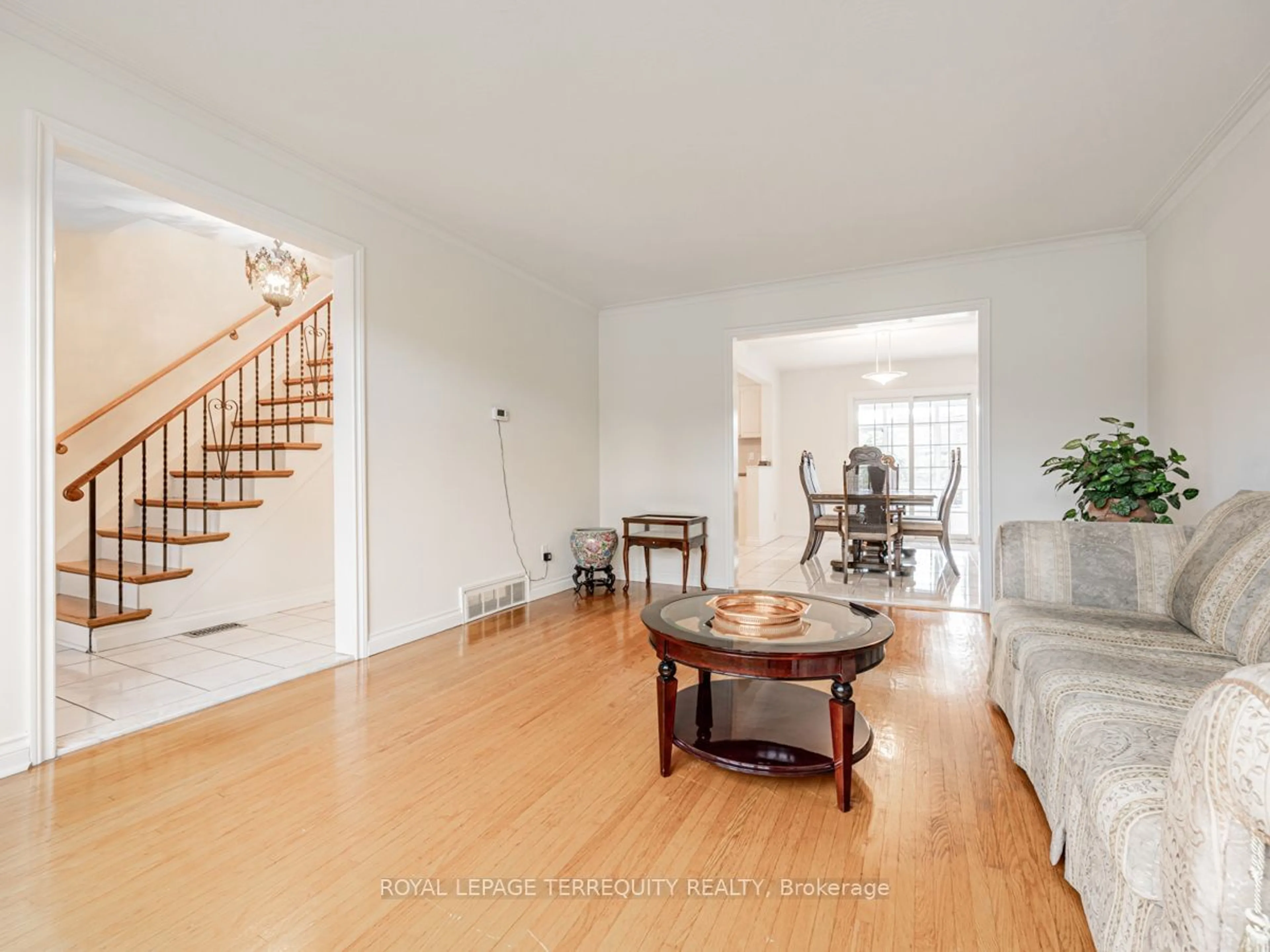 Indoor foyer, wood floors for 7 Everglades Dr, Toronto Ontario M6L 1J1