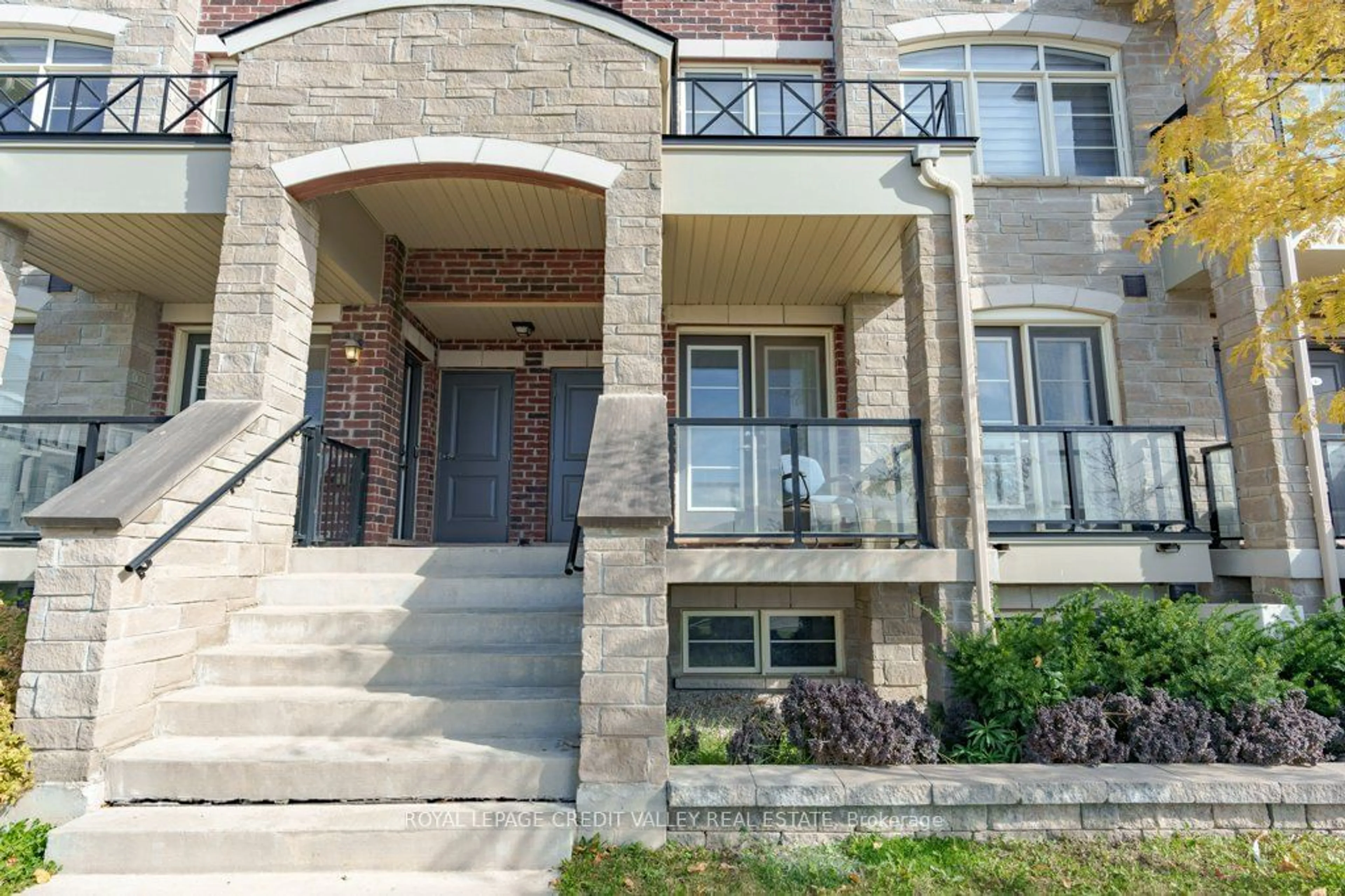 A pic from exterior of the house or condo, the front or back of building for 200 Veterans Dr #6, Brampton Ontario L7A 0B5