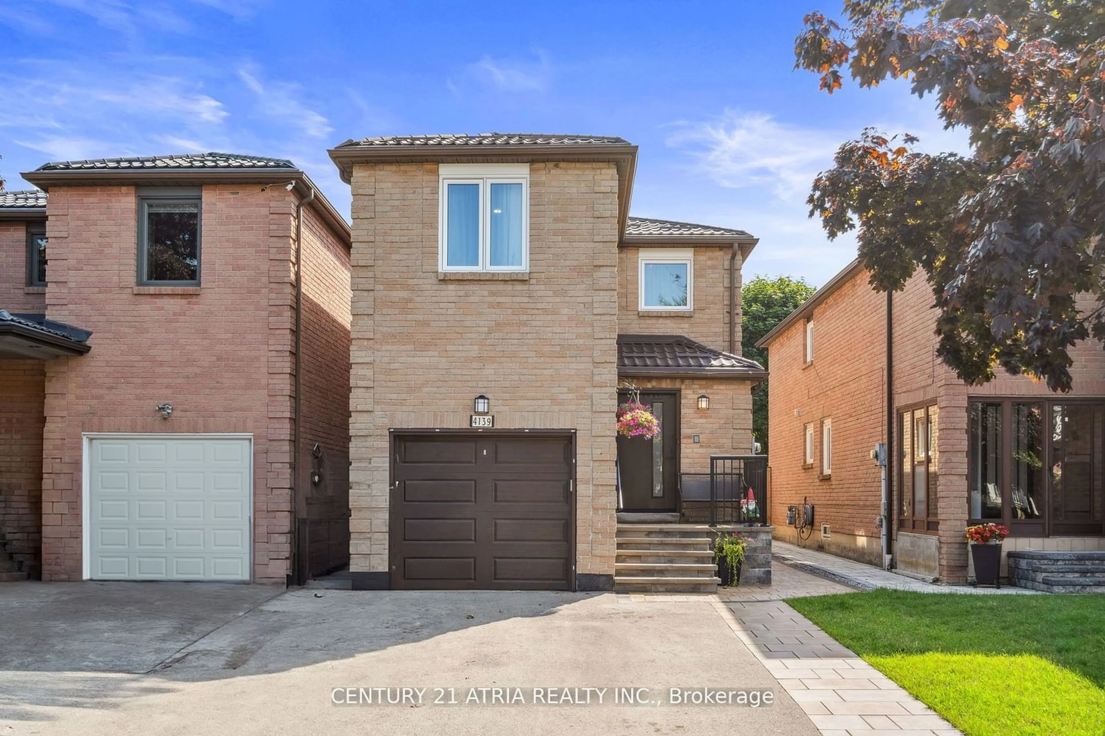 Home with brick exterior material for 4139 Forest Fire Cres, Mississauga Ontario L4W 3S3