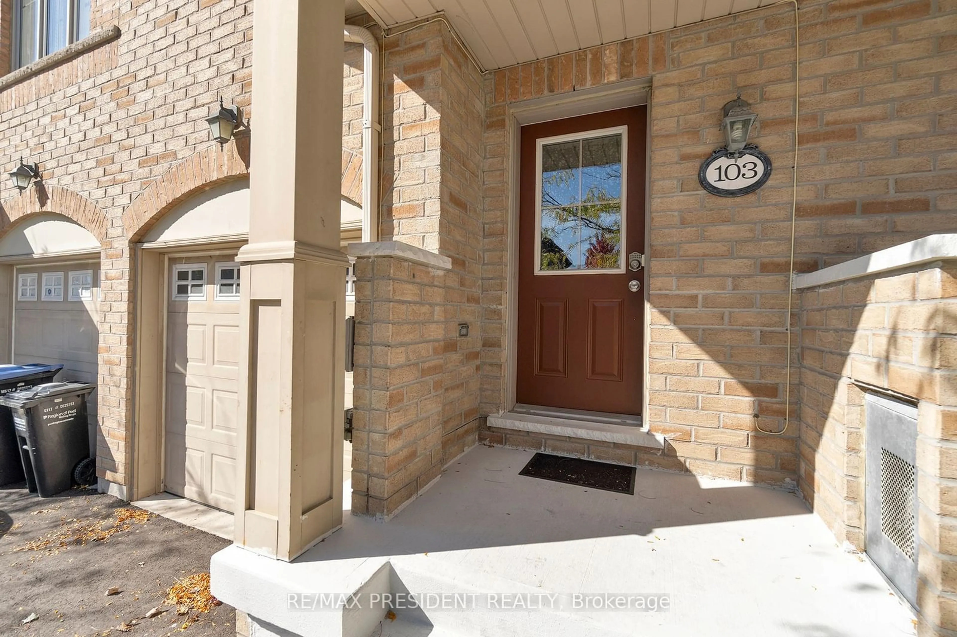 Indoor entryway, ceramic floors for 103 Cedar Lake Cres, Brampton Ontario L6Y 0R1