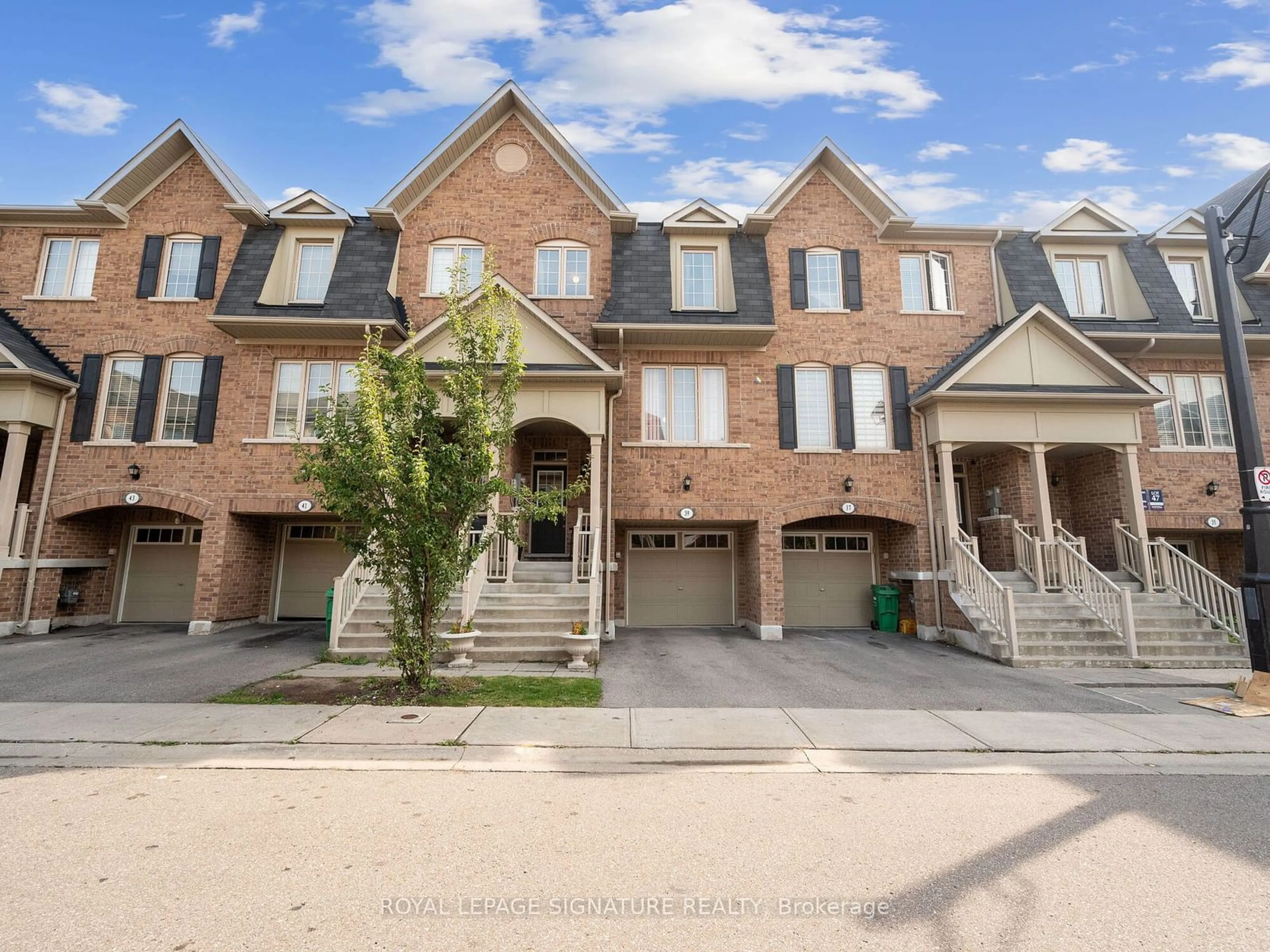 A pic from exterior of the house or condo, the street view for 39 Sea Drifter Cres, Brampton Ontario L6P 4B2