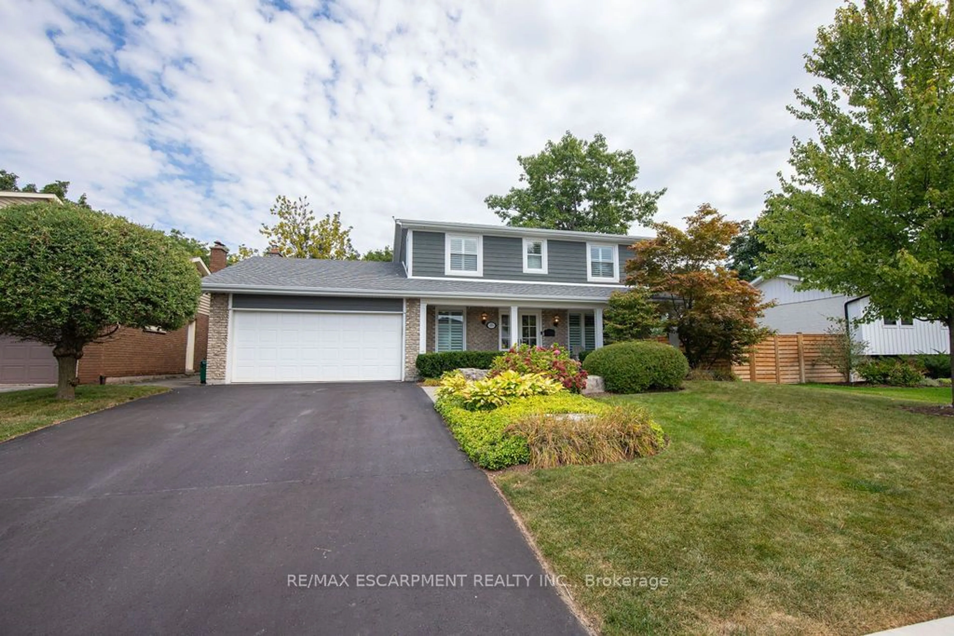 Frontside or backside of a home, the street view for 493 Wicklow Rd, Burlington Ontario L7L 2J1