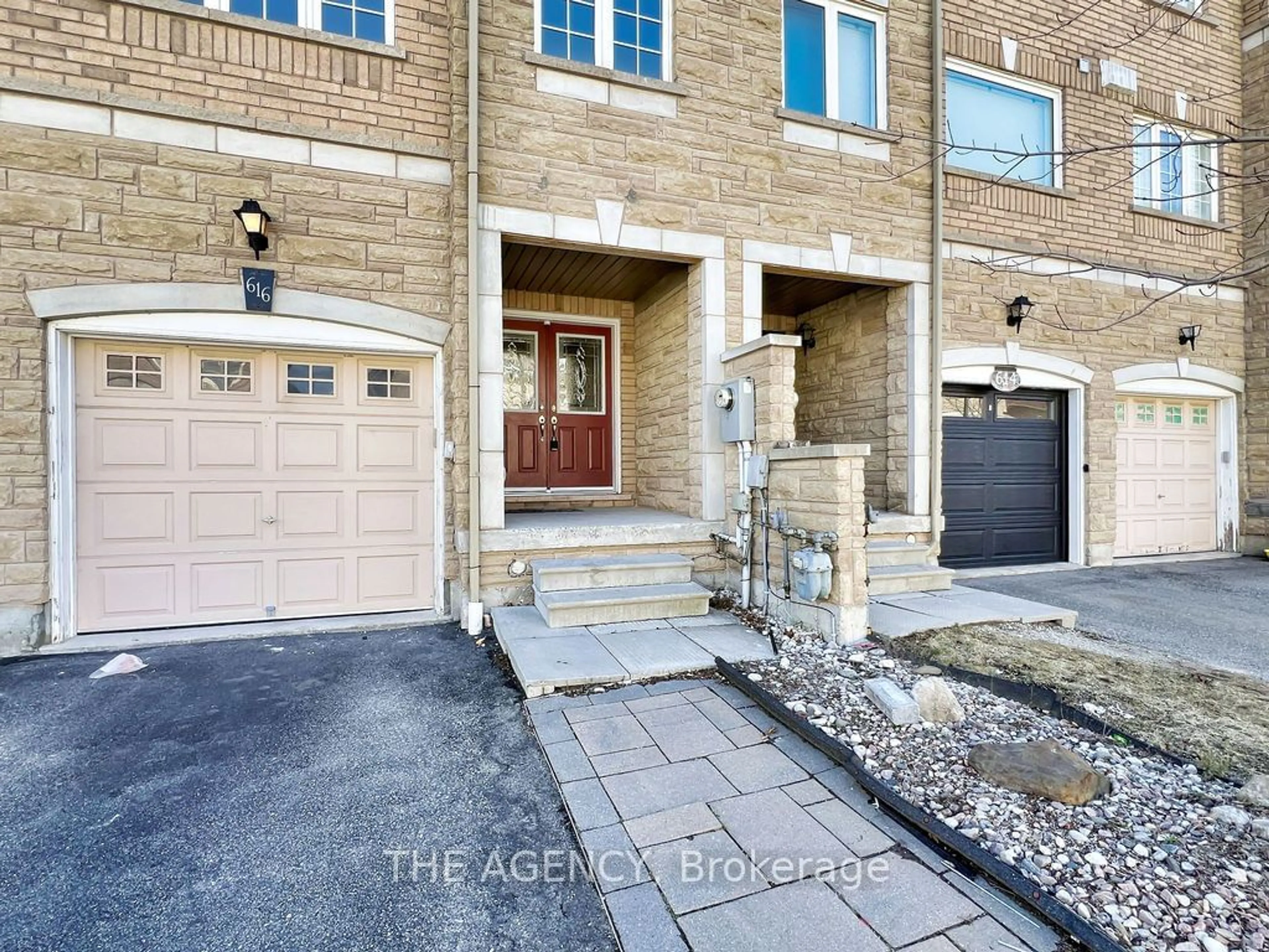 Home with brick exterior material for 616 Candlestick Circ, Mississauga Ontario L4Z 0B4