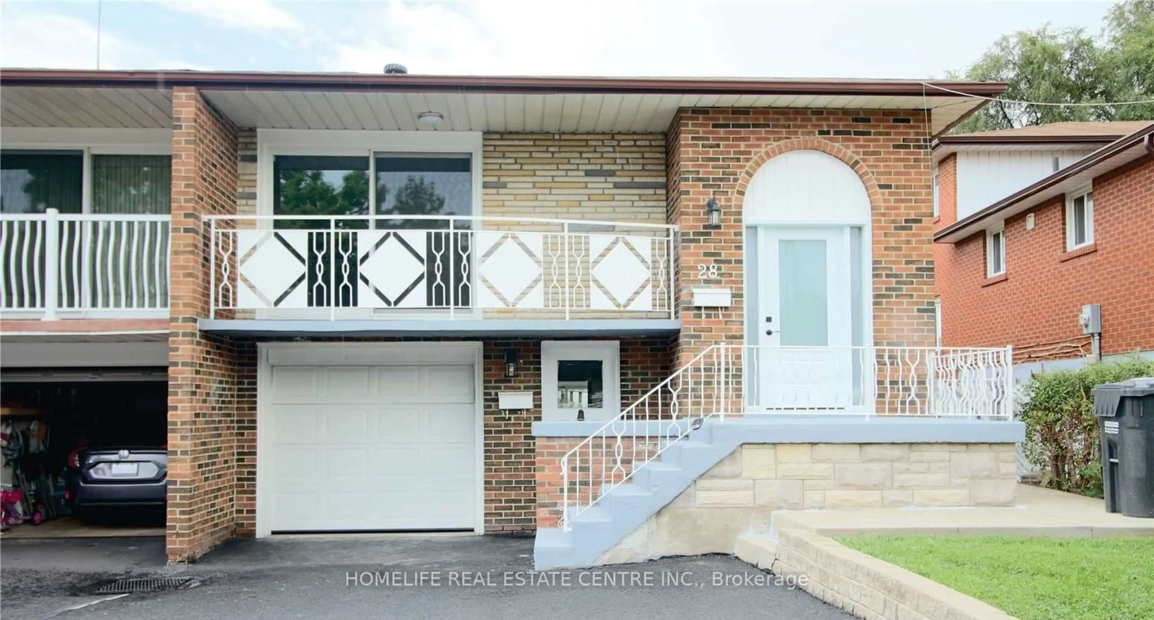 A pic from exterior of the house or condo, the front or back of building for 28 Olive Crt, Brampton Ontario L6V 3G9